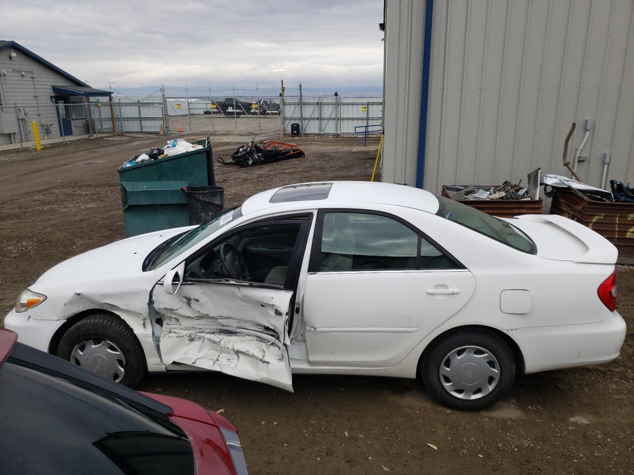 Photo 9 from auction – 2004 TOYOTA CAMRY LE with VIN JTDBE32K740265241