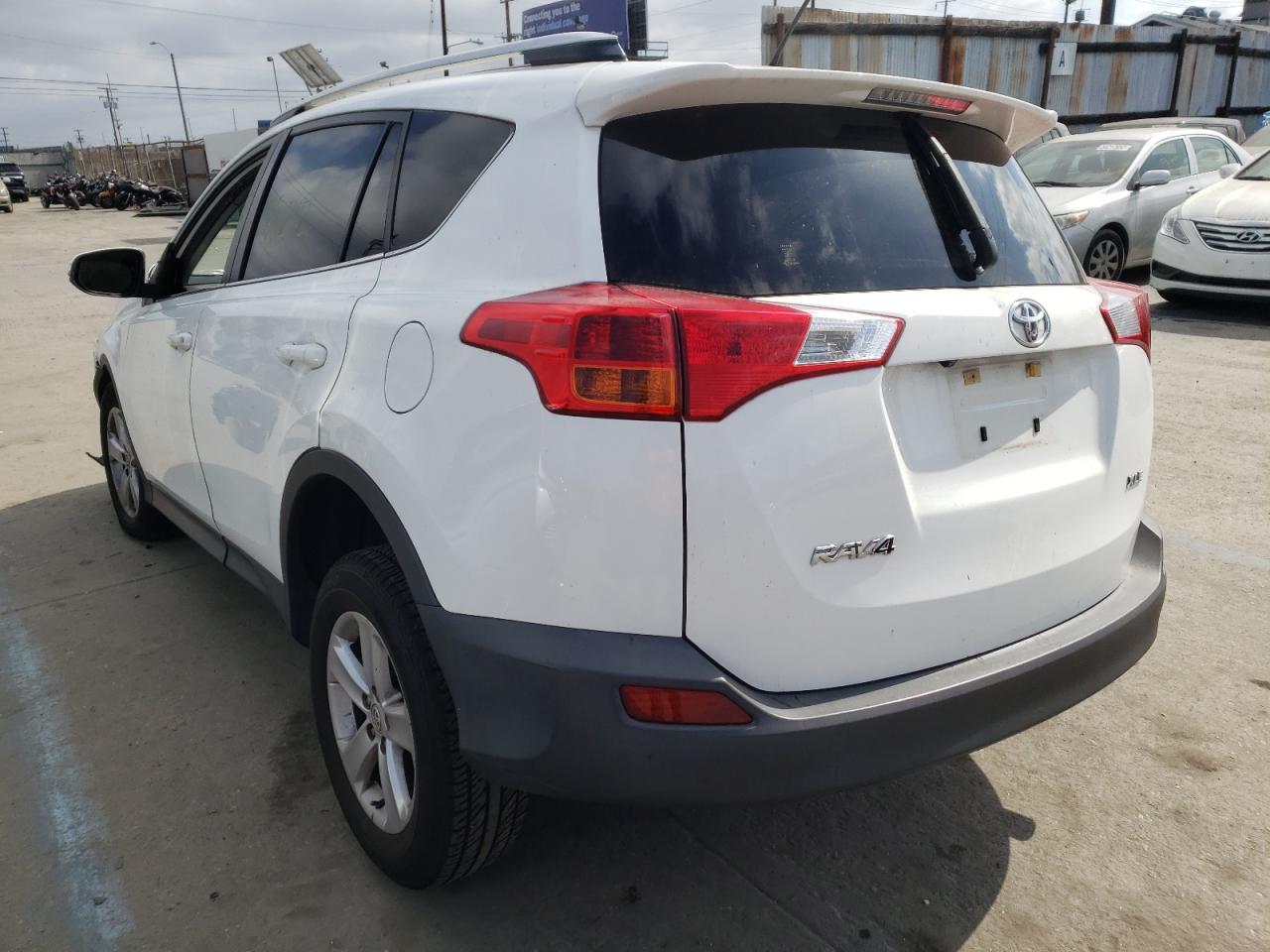 Photo 3 from auction – 2014 TOYOTA RAV4 XLE with VIN JTMWFREV9EJ015762