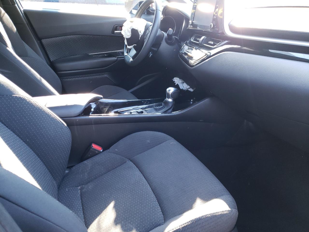 Photo 5 from auction – 2019 TOYOTA C-HR XLE with VIN NMTKHMBX5KR091686