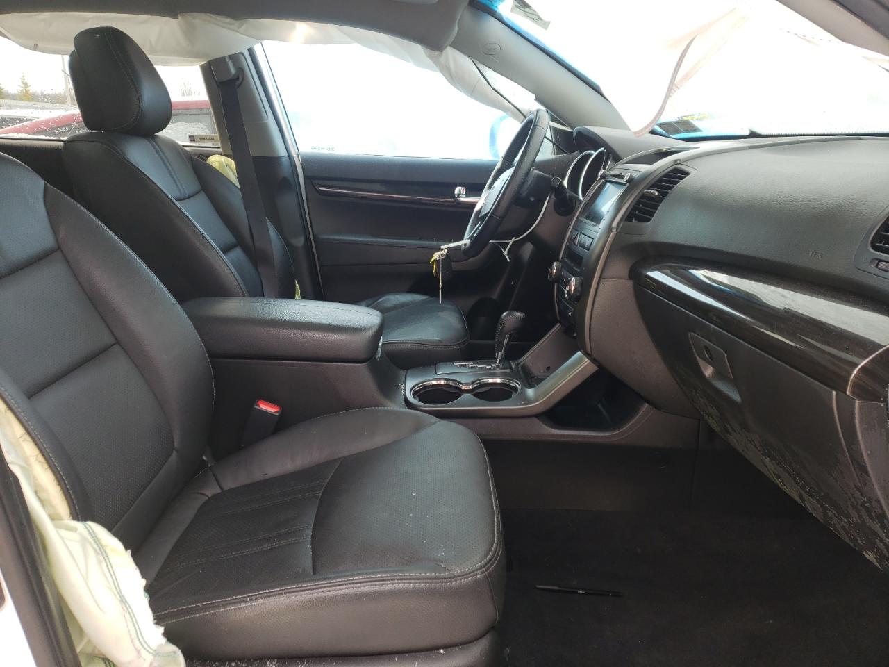 Photo 5 from auction – 2013 KIA SORENTO EX with VIN 5XYKUDA27DG369524