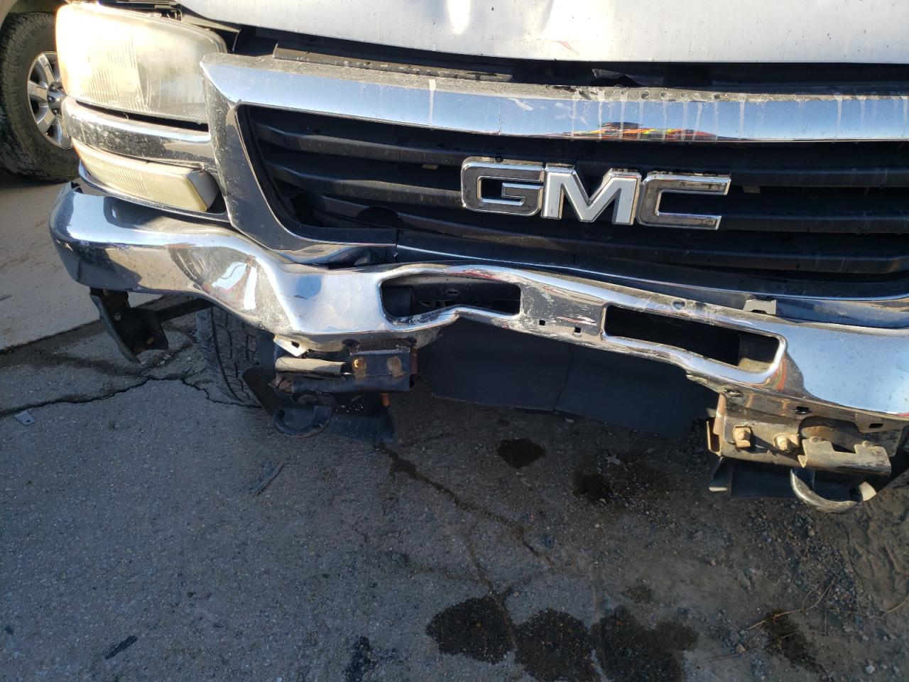 Photo 9 from auction – 2005 GMC NEW SIERRA with VIN 2GTEK13TX51194334