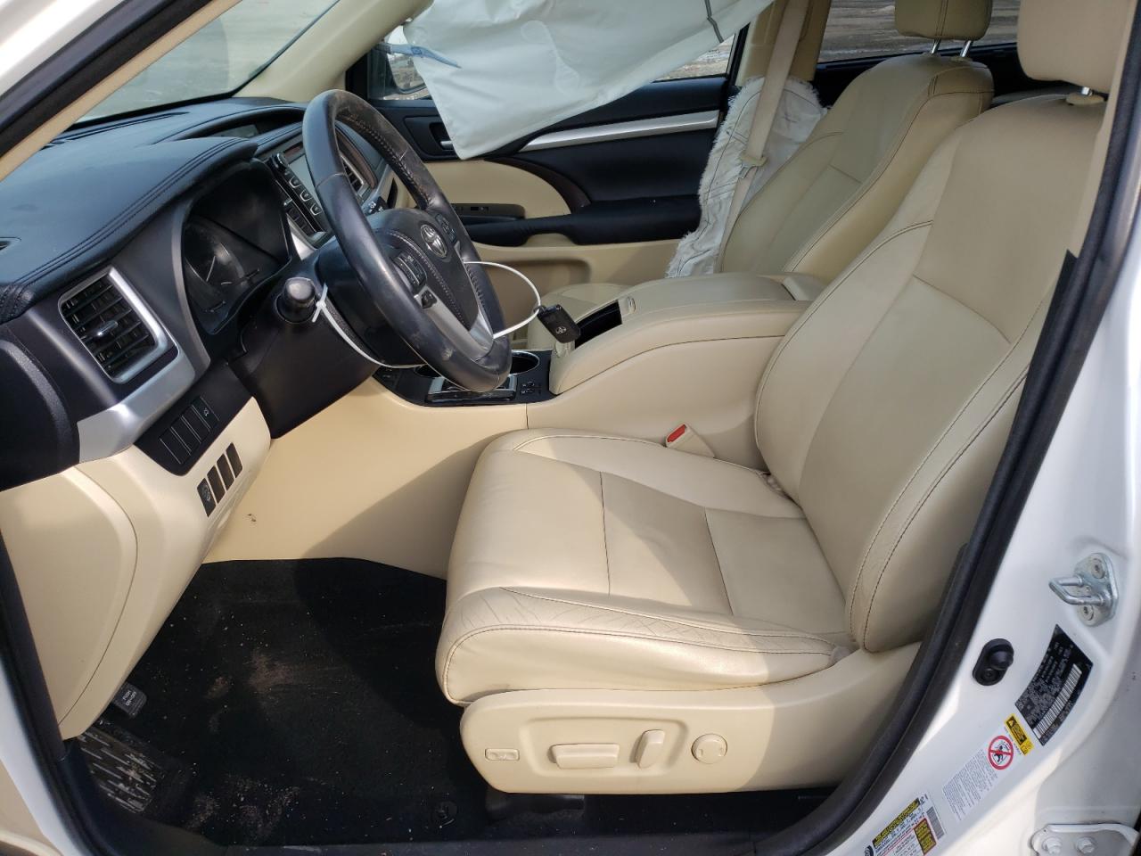 Photo 5 from auction – 2015 TOYOTA HIGHLANDER with VIN 5TDJKRFH7FS088826