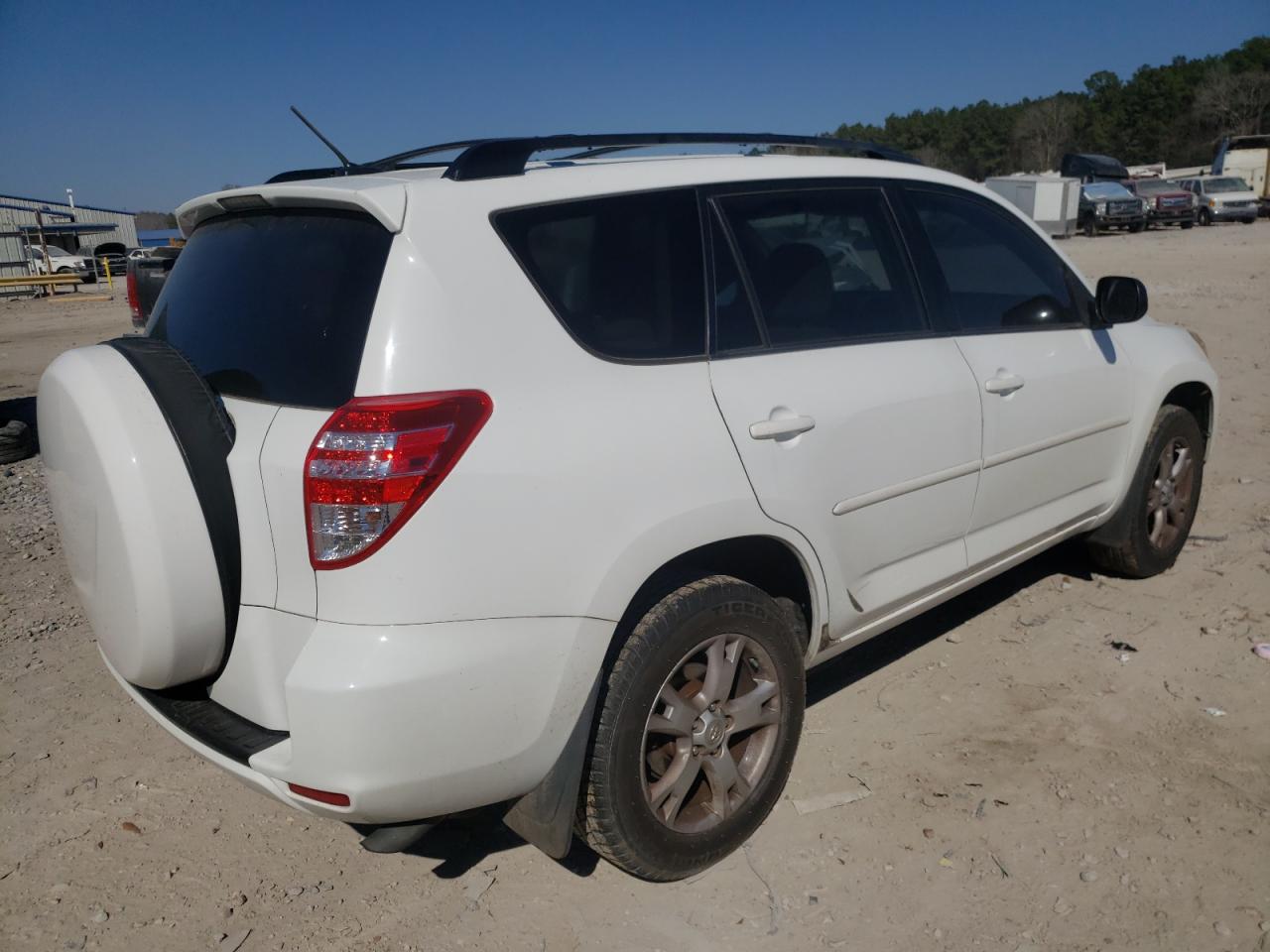 Photo 4 from auction – 2011 TOYOTA RAV4 with VIN JTMZF4DVXBD030251