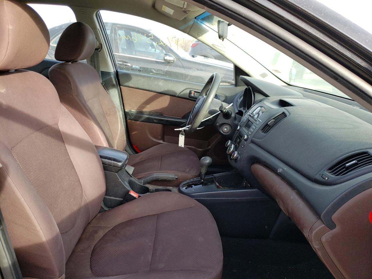 Photo 5 from auction – 2010 KIA FORTE EX with VIN KNAFU4A27A5852983