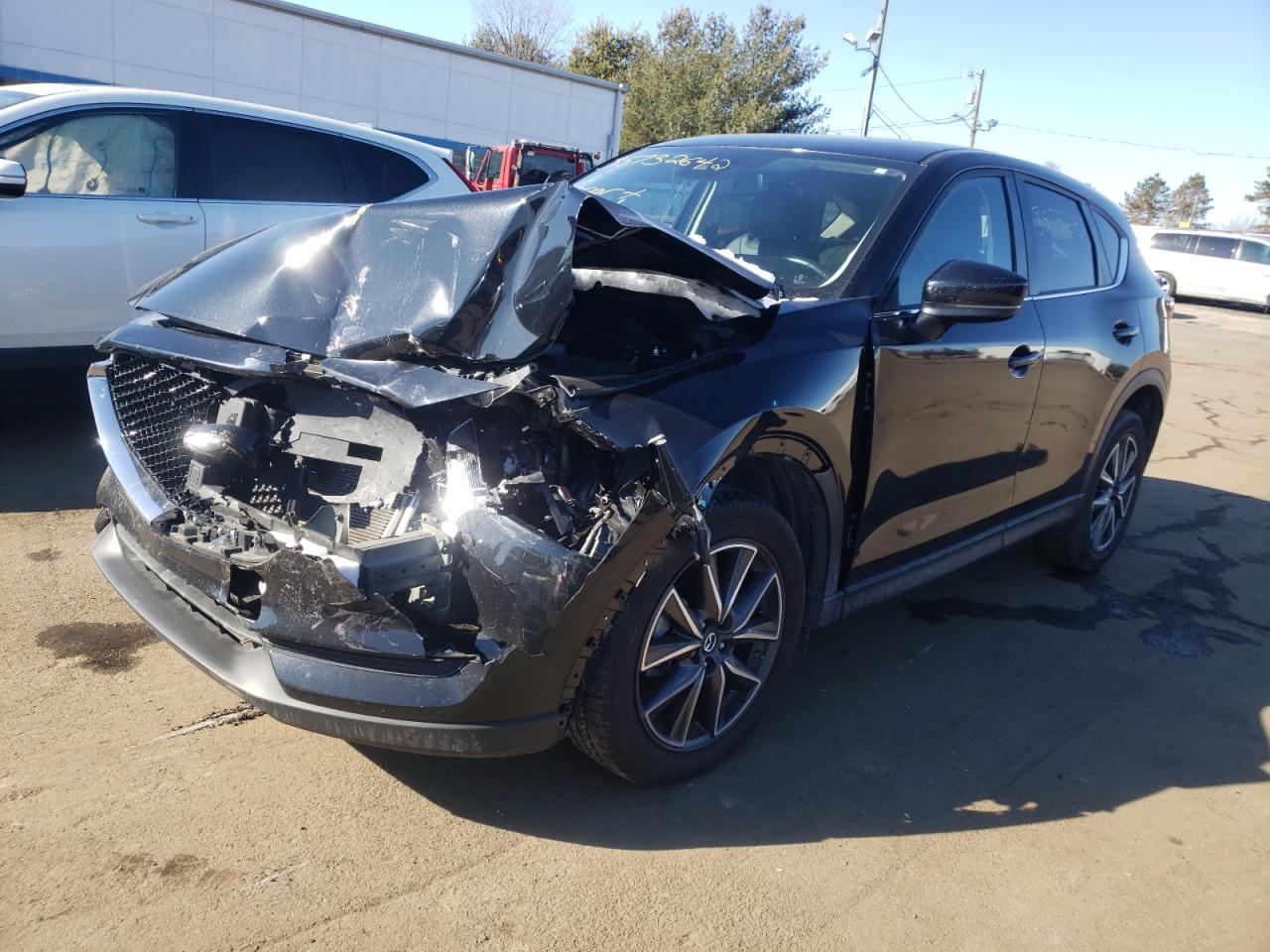 Photo 2 from auction – 2018 MAZDA CX-5 TOURI with VIN JM3KFACM2J1424424