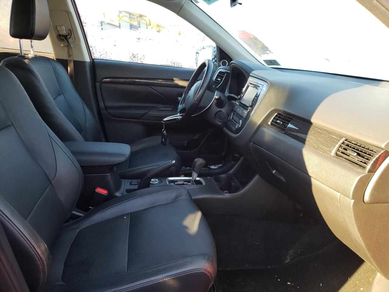Photo 5 from auction – 2016 MITSUBISHI OUTLANDER with VIN JA4AZ3A35GZ006574