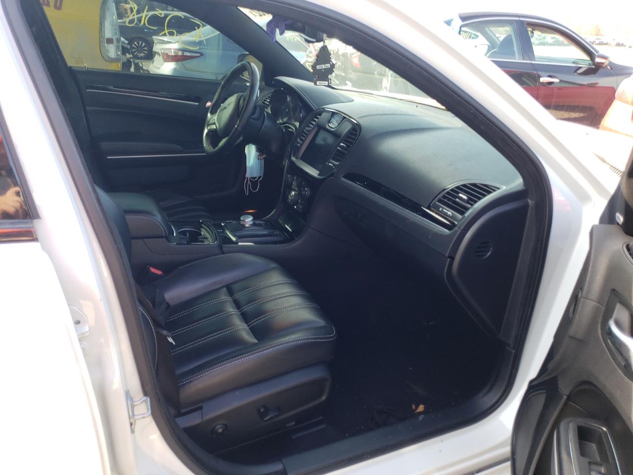 Photo 5 from auction – 2019 CHRYSLER 300 S with VIN 2C3CCABG3KH601040