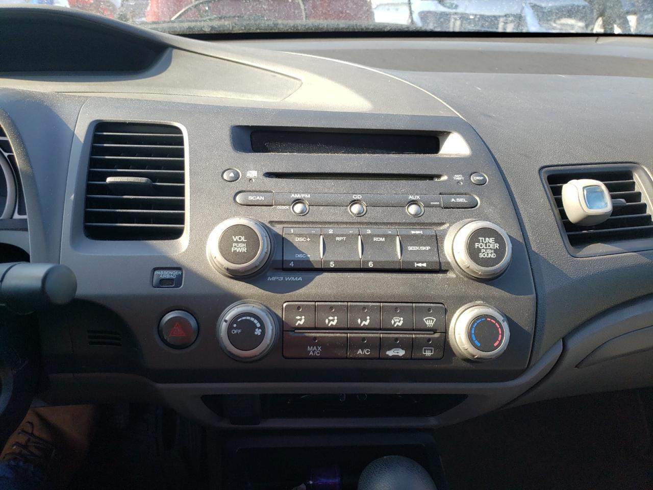Photo 9 from auction – 2010 HONDA CIVIC LX with VIN 2HGFA1F56AH536966