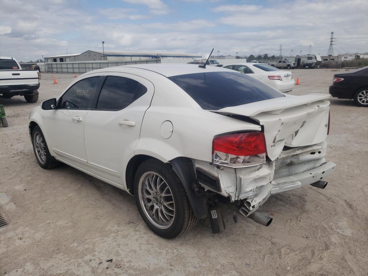 Photo 3 from auction – 2008 DODGE AVENGER R/ with VIN 1B3LC76M68N565196