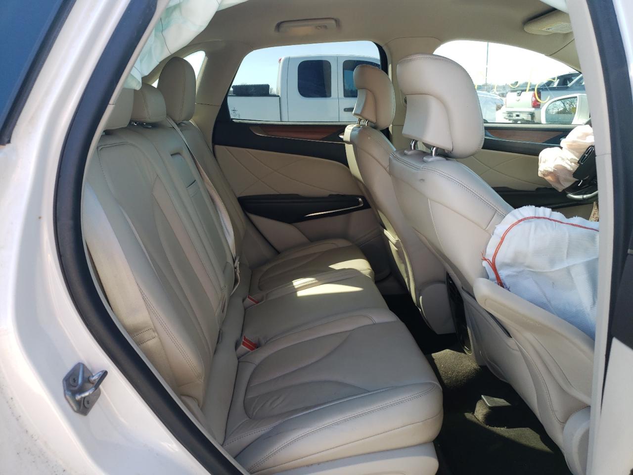 Photo 6 from auction – 2018 LINCOLN MKC SELECT with VIN 5LMCJ2C90JUL01757