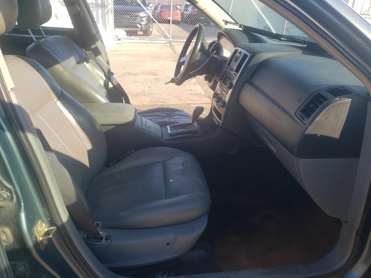 Photo 5 from auction – 2005 CHRYSLER 300 TOURIN with VIN 2C3JA53GX5H596393
