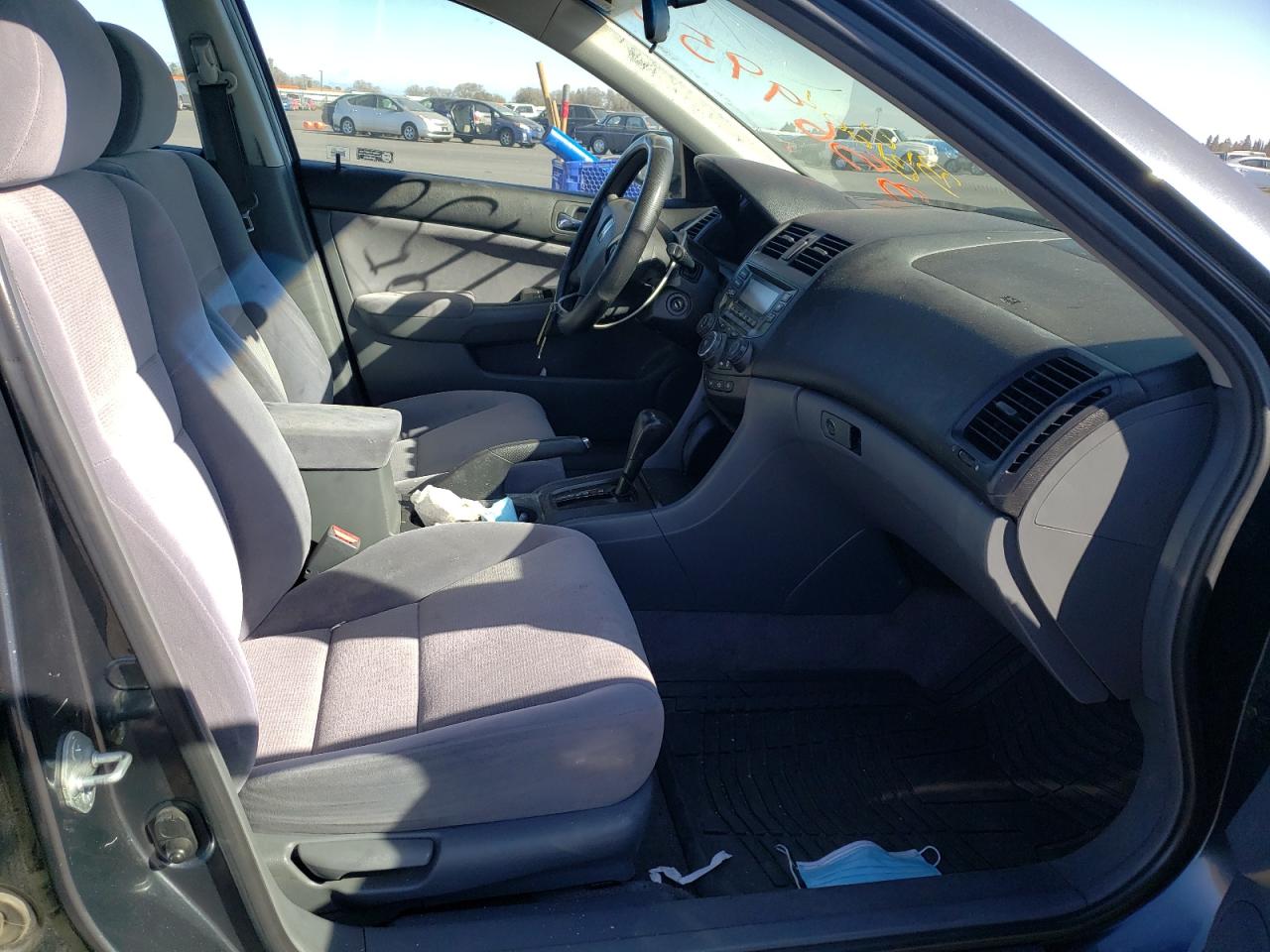 Photo 5 from auction – 2004 HONDA ACCORD LX with VIN JHMCM56394C028558