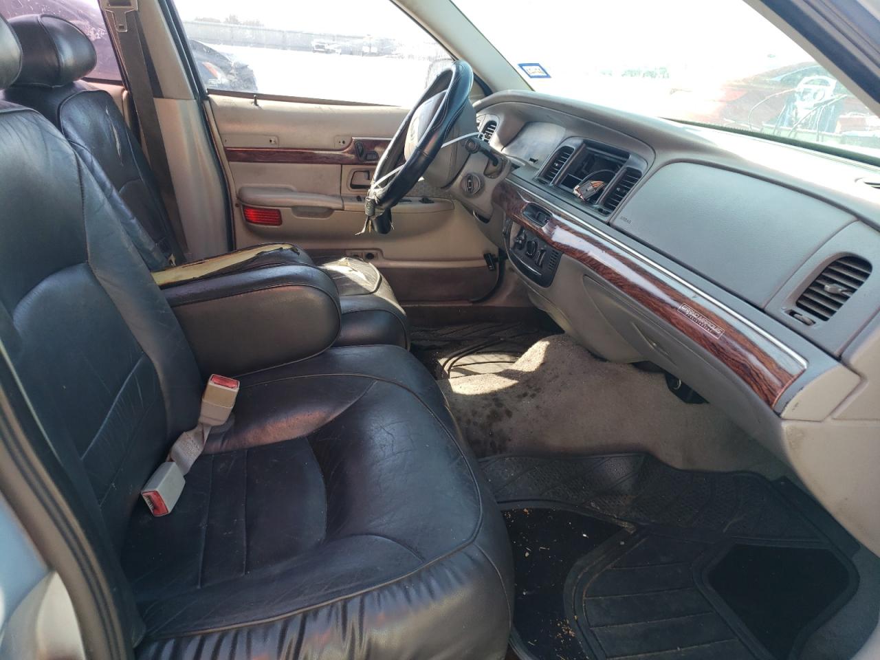Photo 5 from auction – 2002 MERCURY GRAND MARQ with VIN 2MEFM74W02X644820