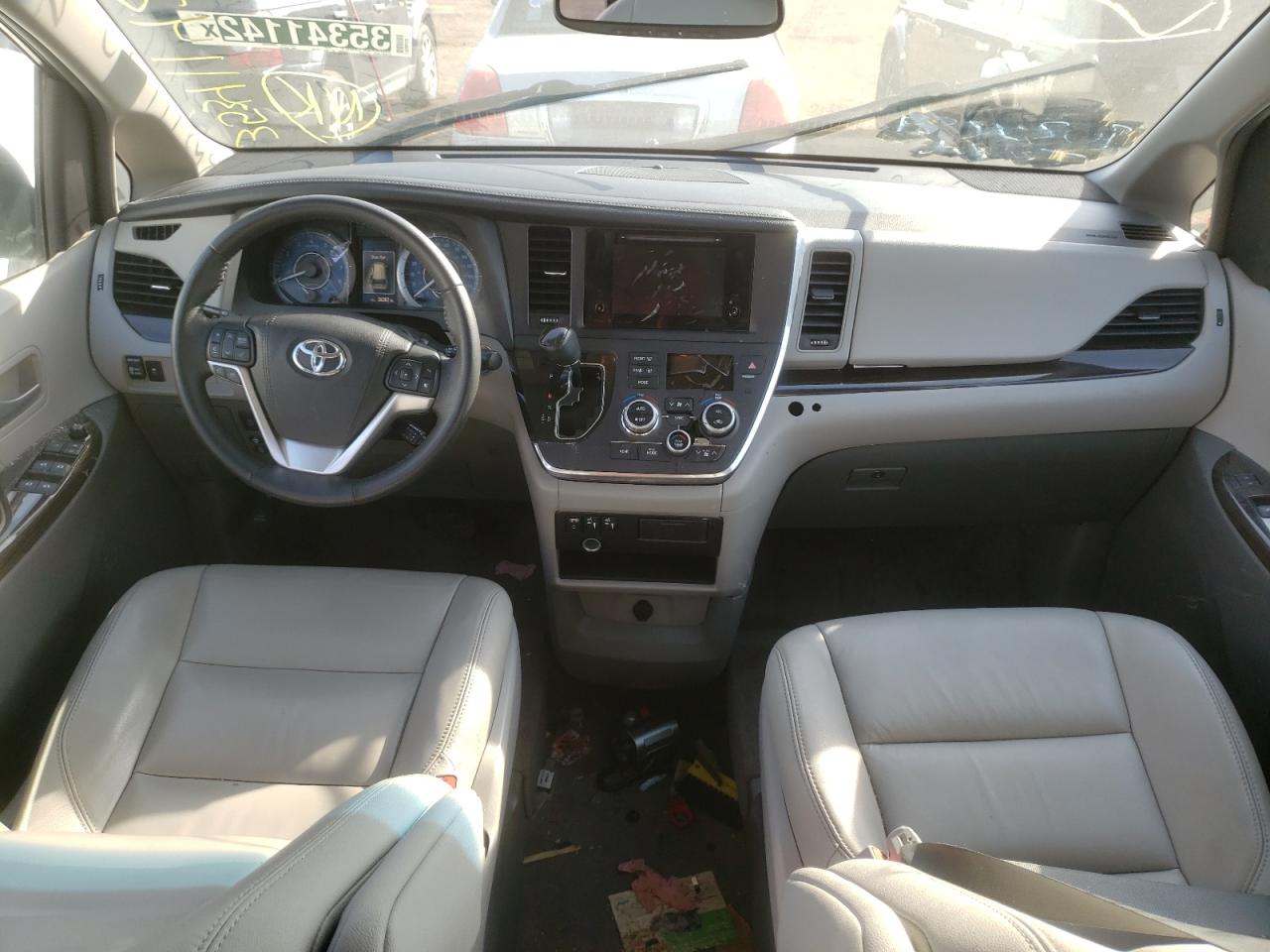 Photo 9 from auction – 2017 TOYOTA SIENNA XLE with VIN 5TDYZ3DC0HS868412