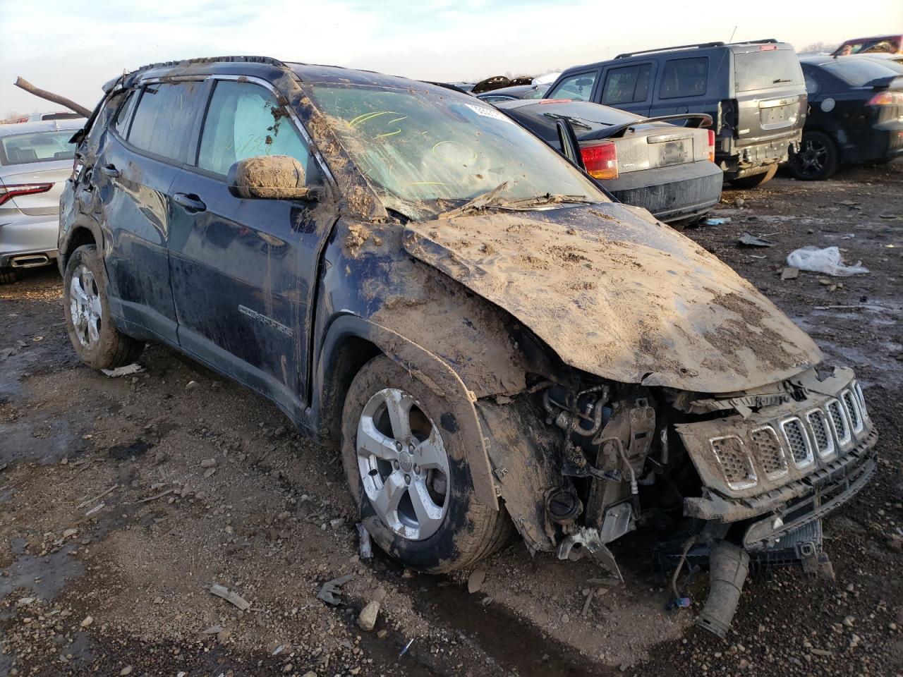 JEEP COMPASS LA 2019 with VIN 3C4NJCBB1KT663697 - Photo from auction