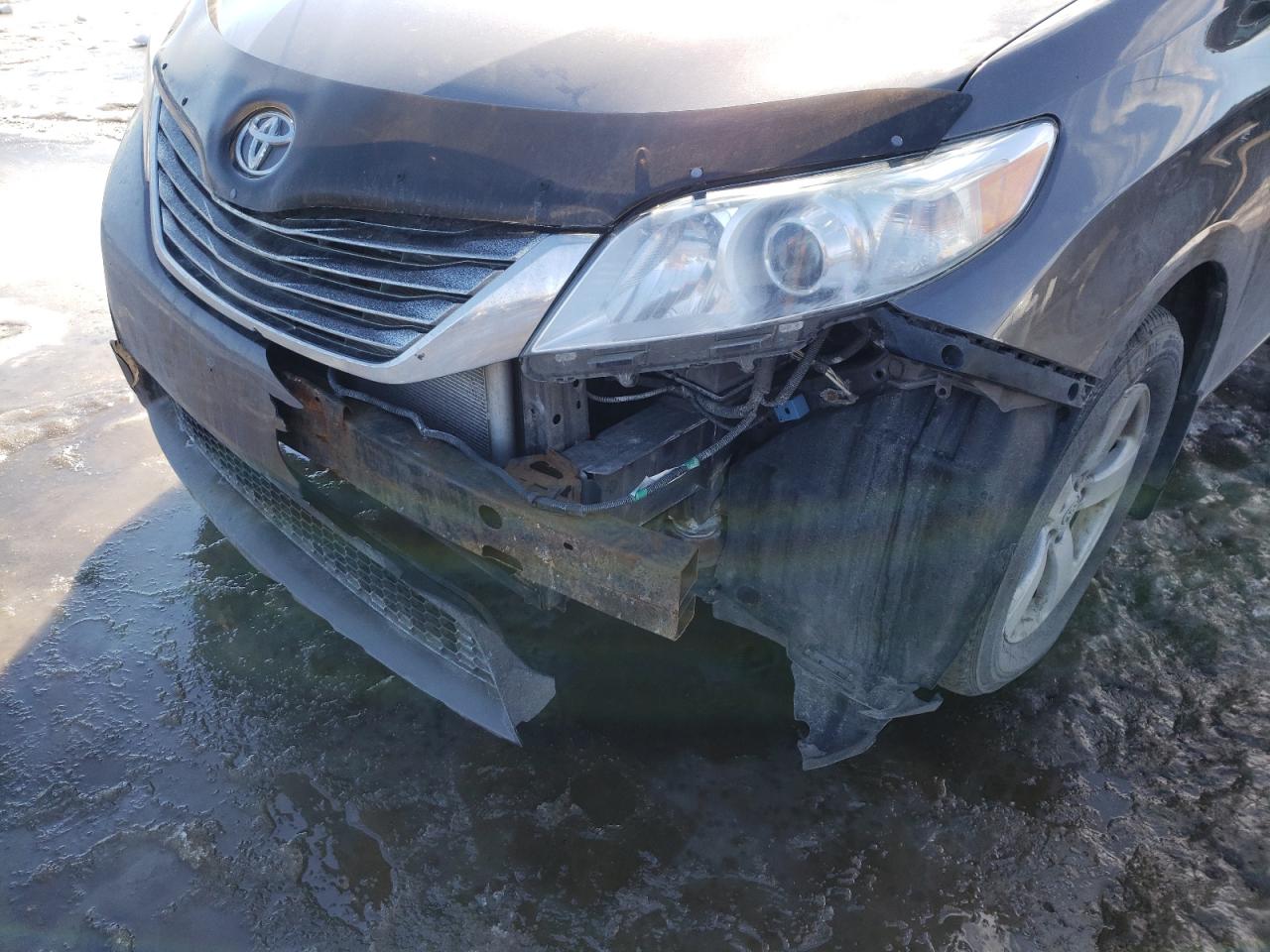 Photo 9 from auction – 2011 TOYOTA SIENNA with VIN 5TDZK3DC3BS027989
