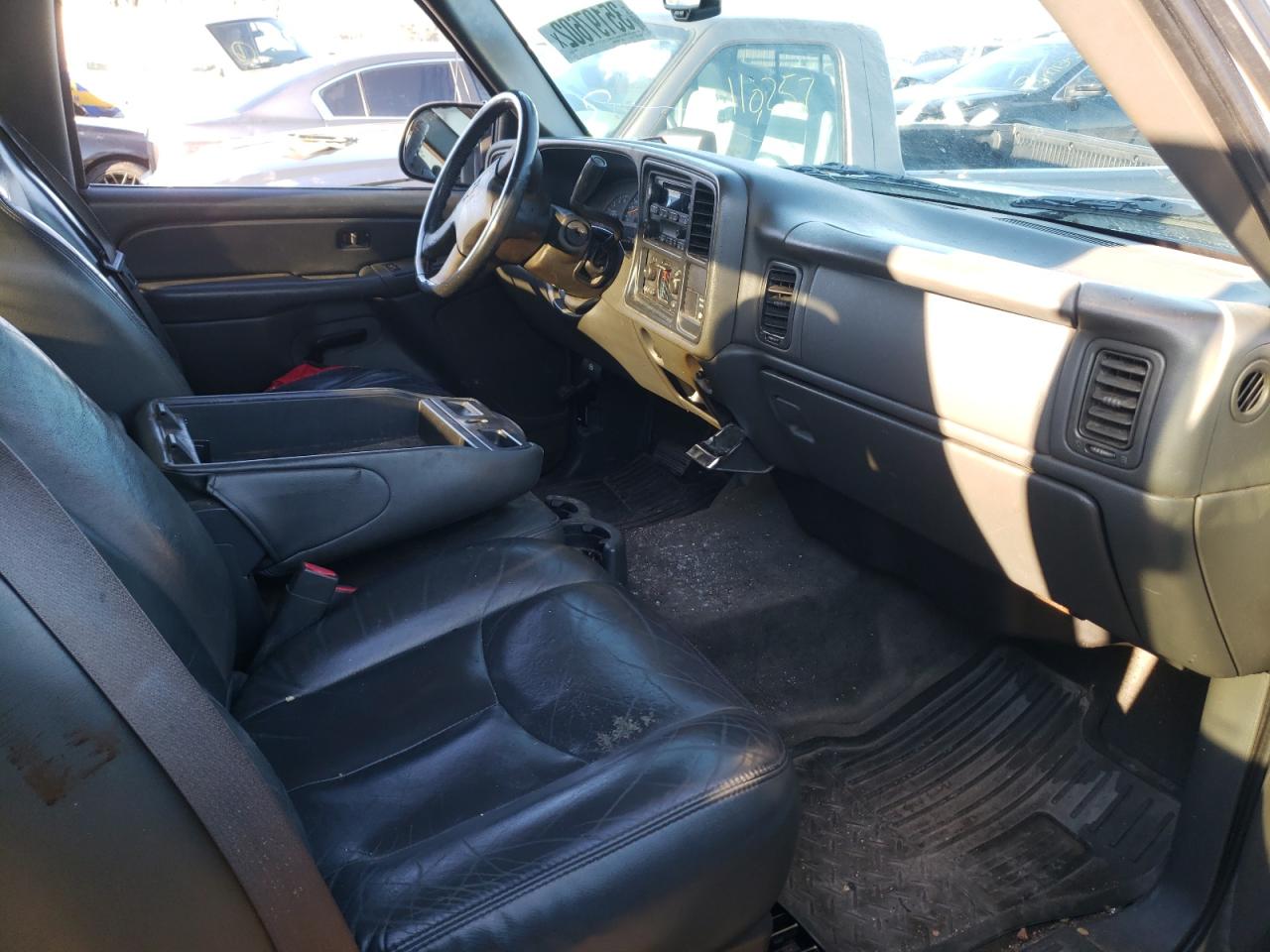 Photo 5 from auction – 2004 CHEVROLET SILVERADO with VIN 1GCEK19T74E353170