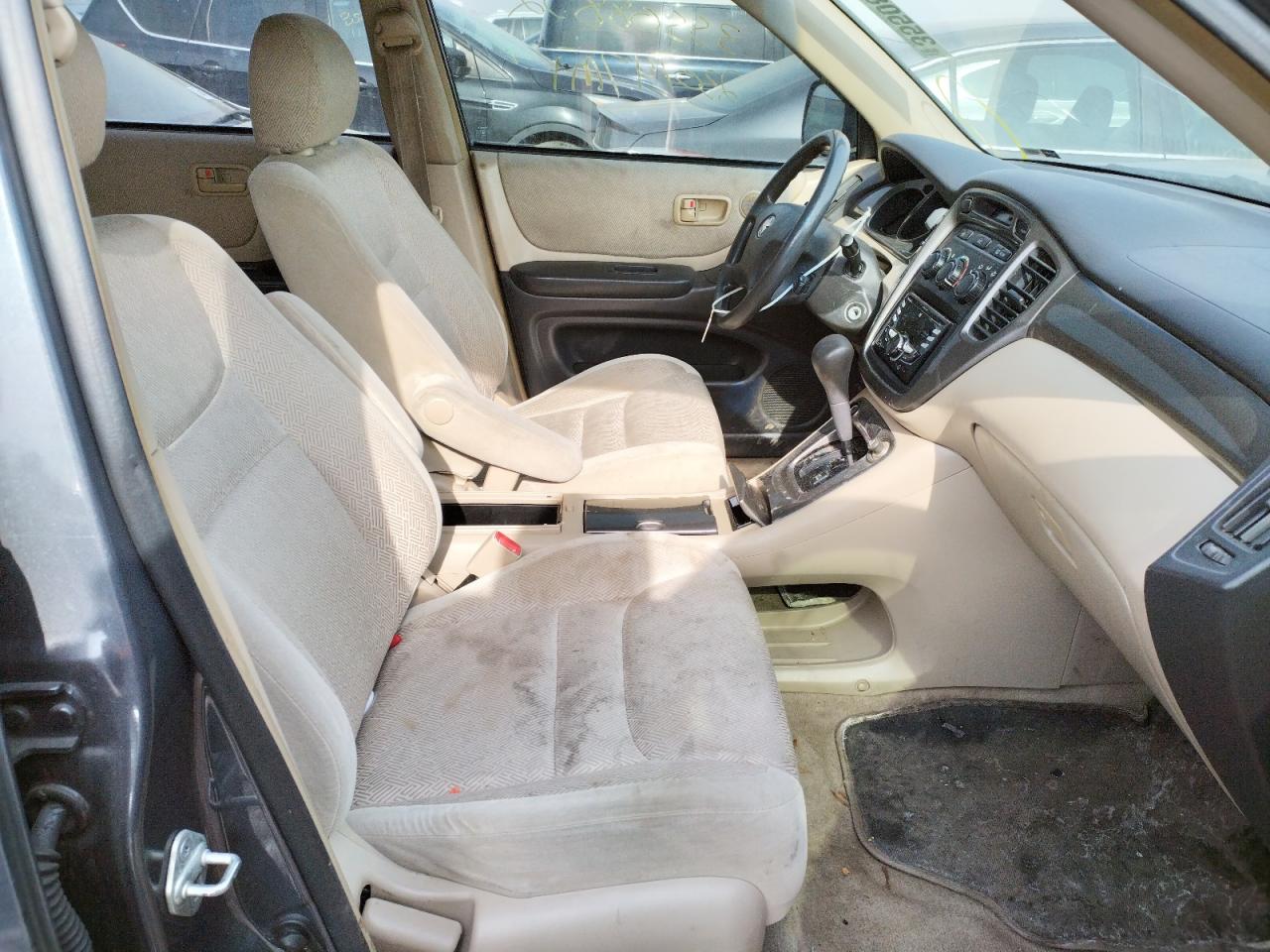 Photo 5 from auction – 2003 TOYOTA HIGHLANDER with VIN JTEGF21A030102804