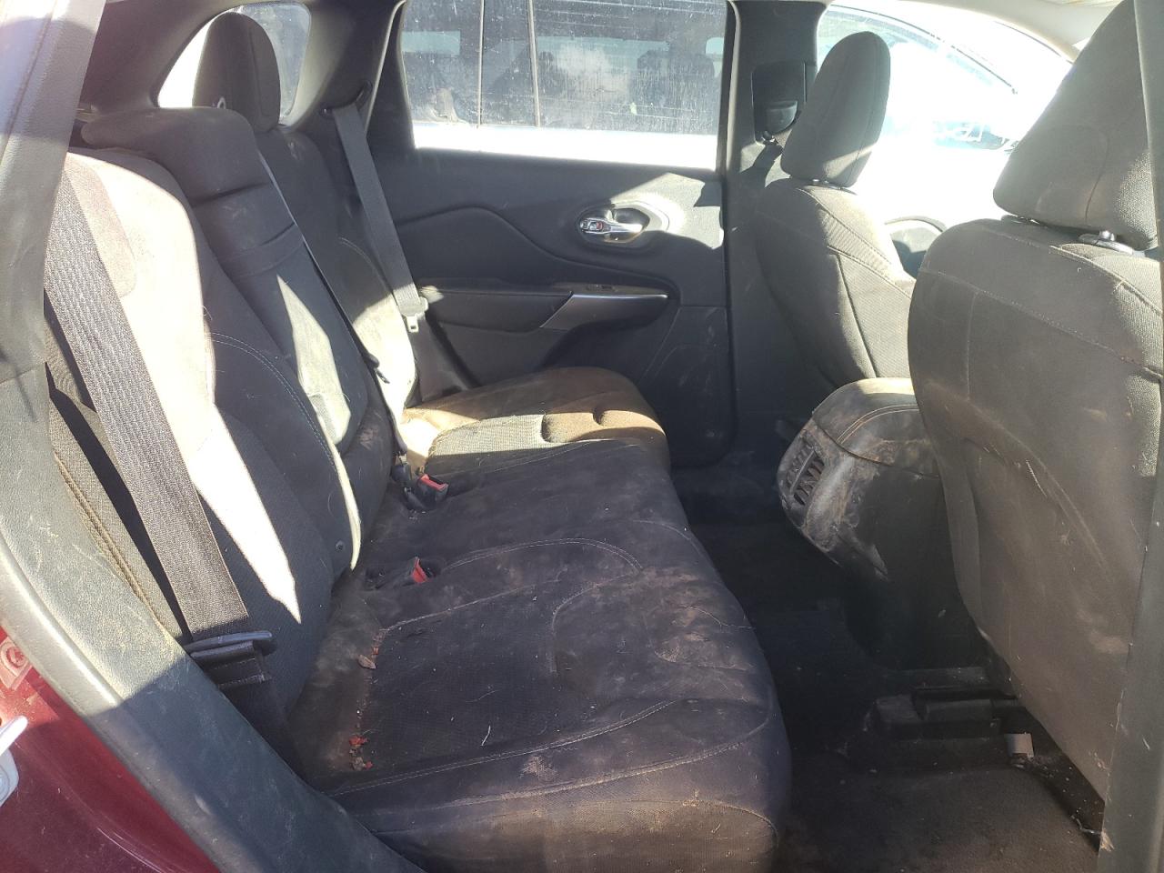Photo 6 from auction – 2019 JEEP CHEROKEE L with VIN 1C4PJLCB0KD242518