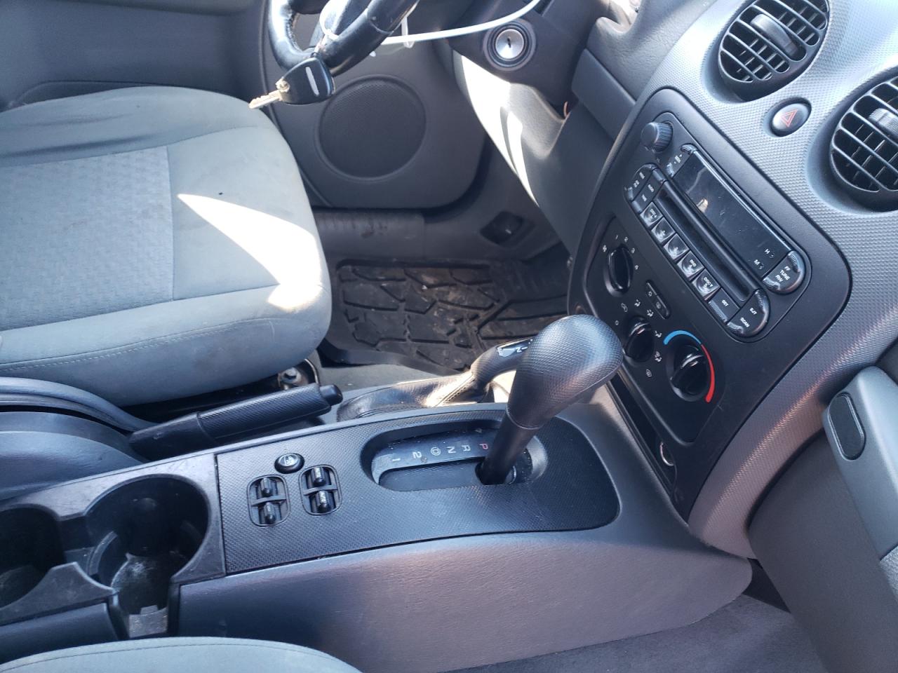 Photo 9 from auction – 2005 JEEP LIBERTY SP with VIN 1J4GL48K35W556028
