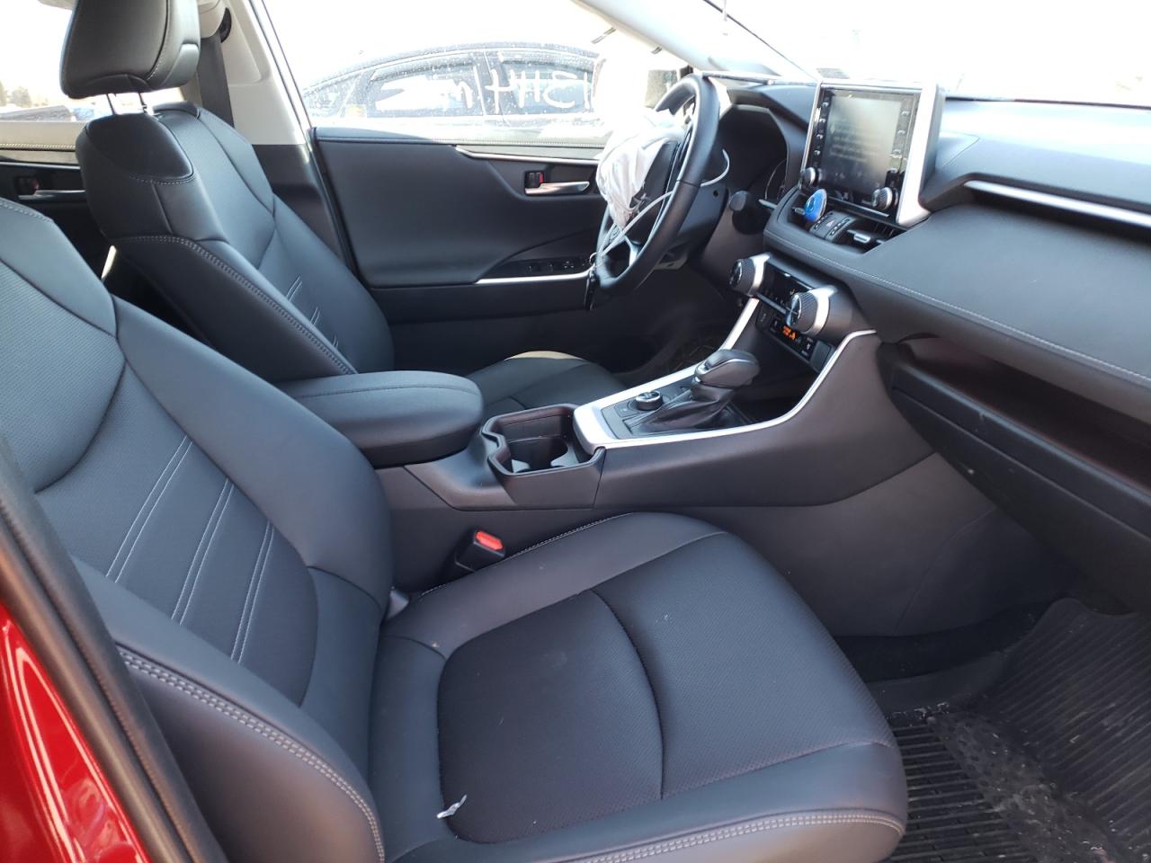 Photo 5 from auction – 2021 TOYOTA RAV4 with VIN 4T3D6RFV4MU045371