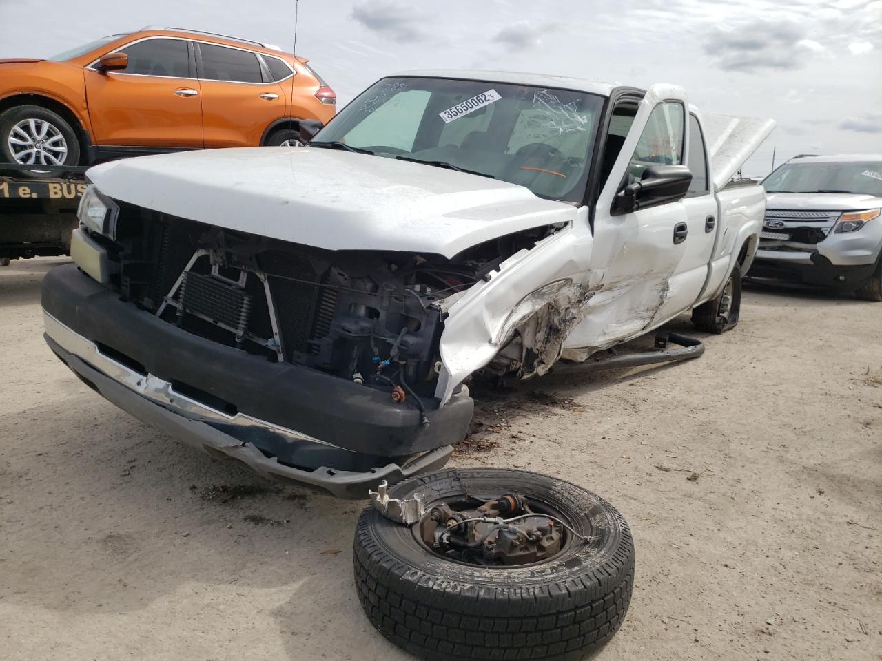 Photo 2 from auction – 2005 CHEVROLET SILVERADO with VIN 1GCHC23255F905020