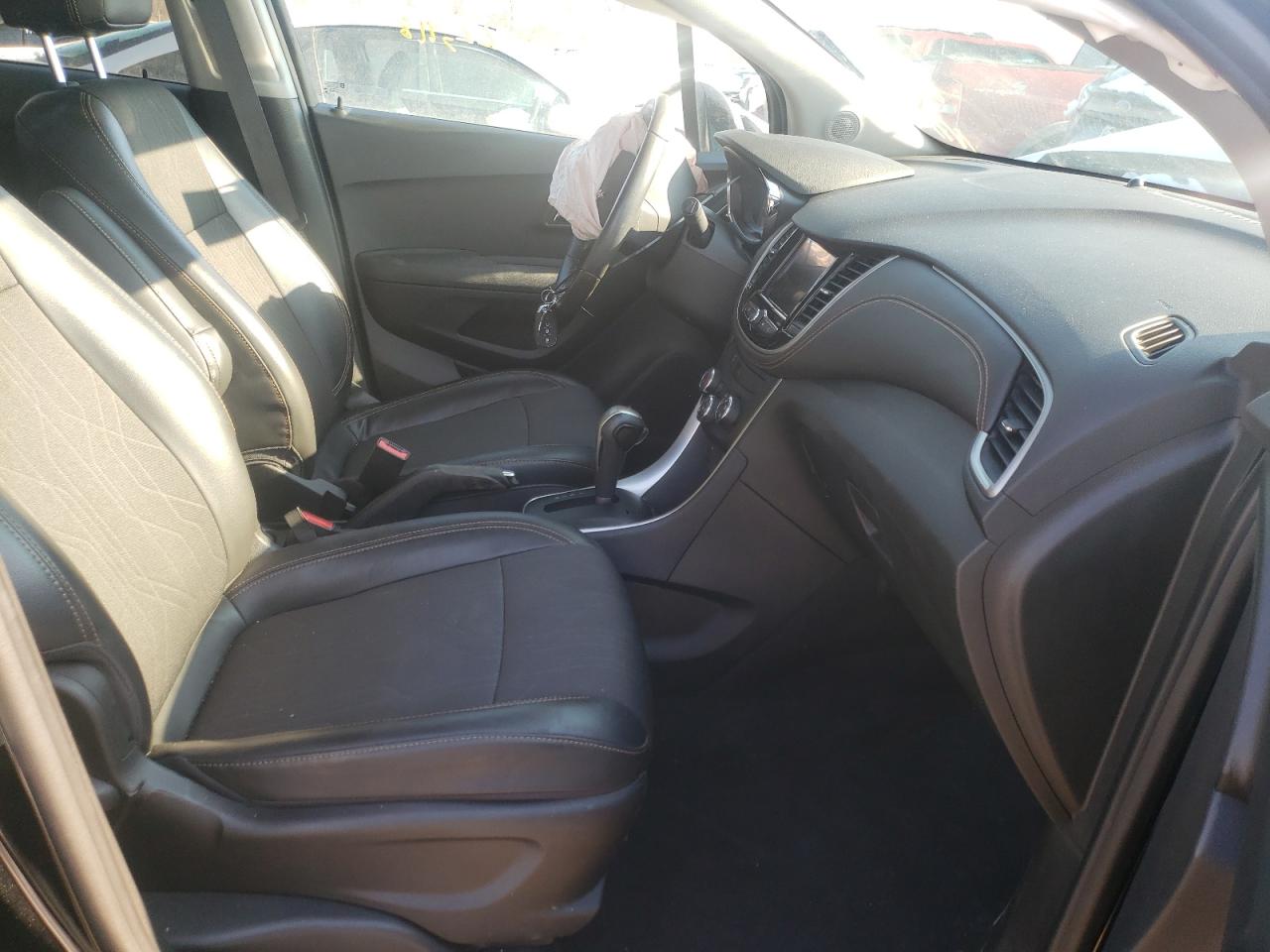 Photo 5 from auction – 2020 CHEVROLET TRAX 1LT with VIN 3GNCJPSB1LL126304