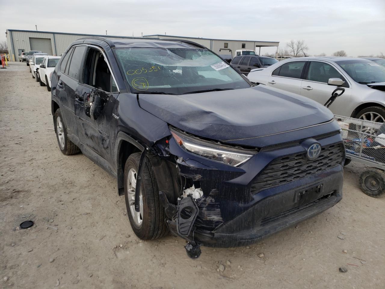 Photo 1 from auction – 2021 TOYOTA RAV4 XLE with VIN 2T3R6RFVXMW005351