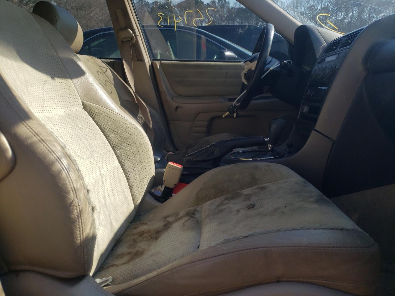 Photo 5 from auction – 2001 LEXUS IS 300 with VIN JTHBD182510015554