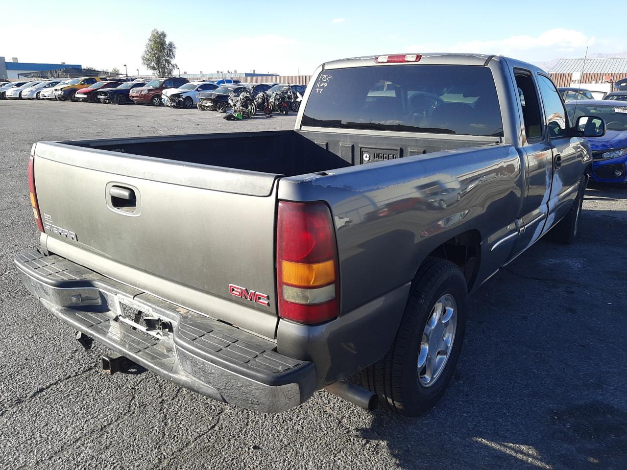 Photo 4 from auction – 2002 GMC NEW SIERRA with VIN 2GTEC19T421121752