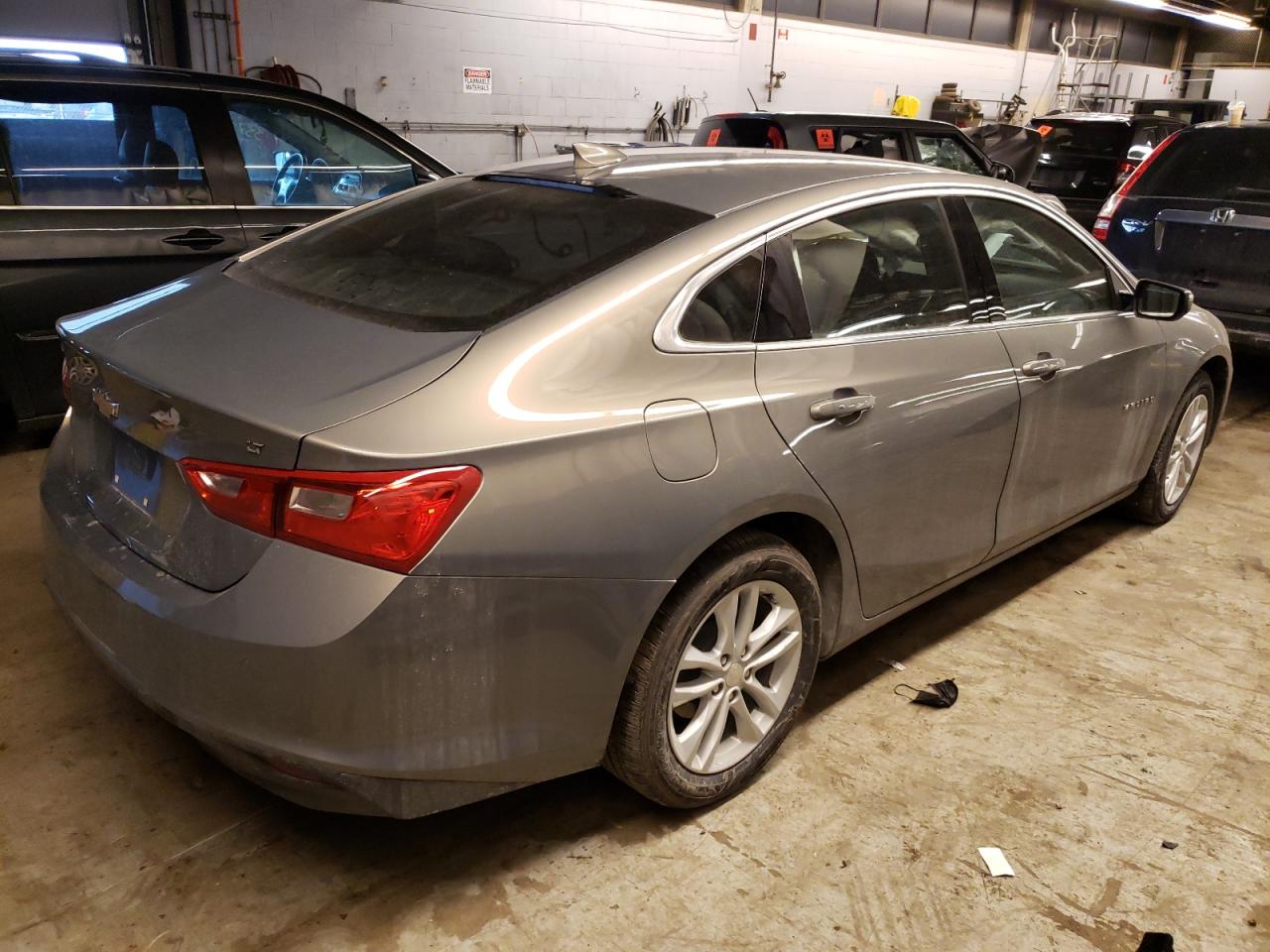 Photo 4 from auction – 2018 CHEVROLET MALIBU LT with VIN 1G1ZD5ST0JF211383
