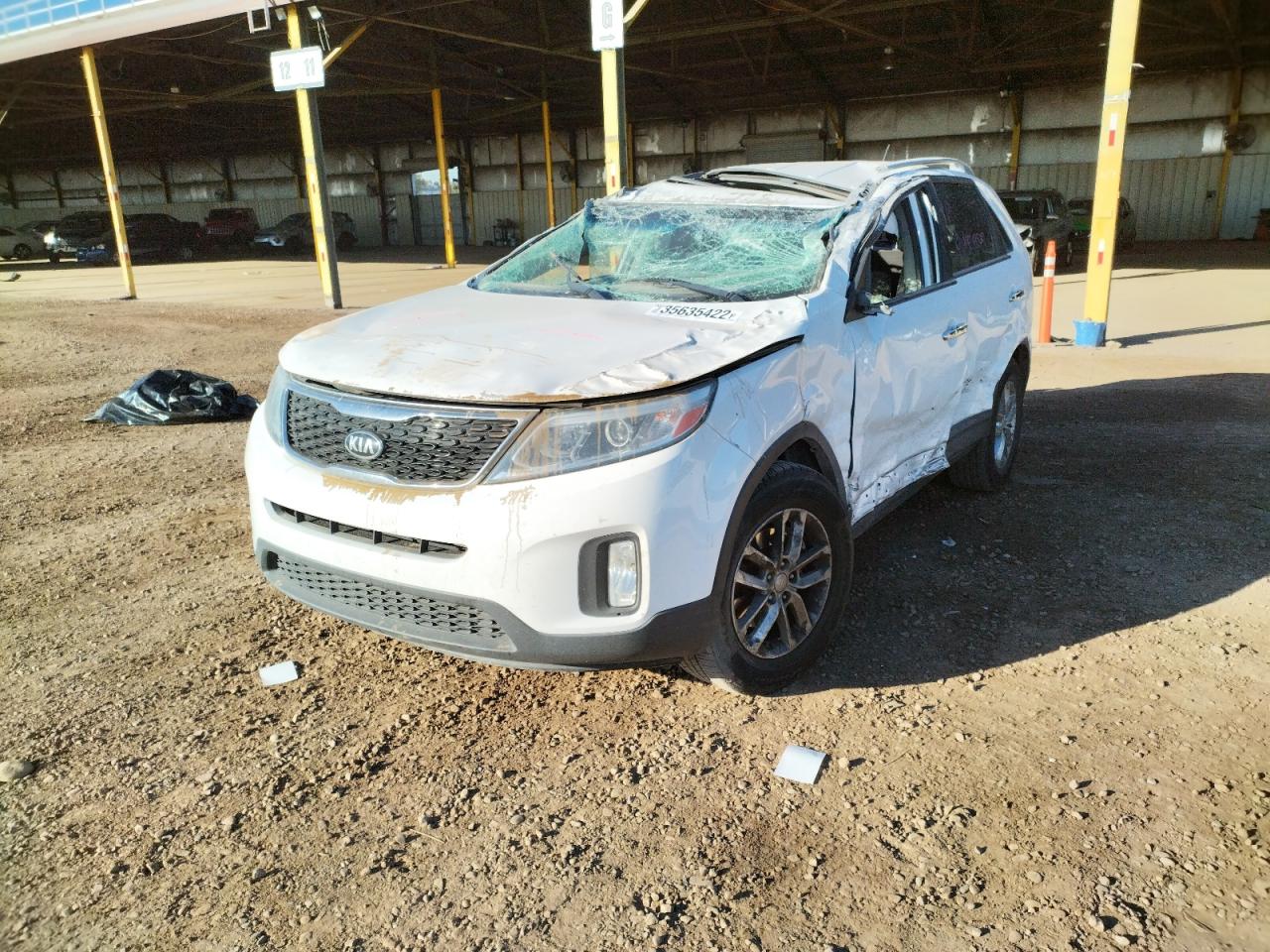 Photo 2 from auction – 2015 KIA SORENTO with VIN 5XYKT4A72FG590076