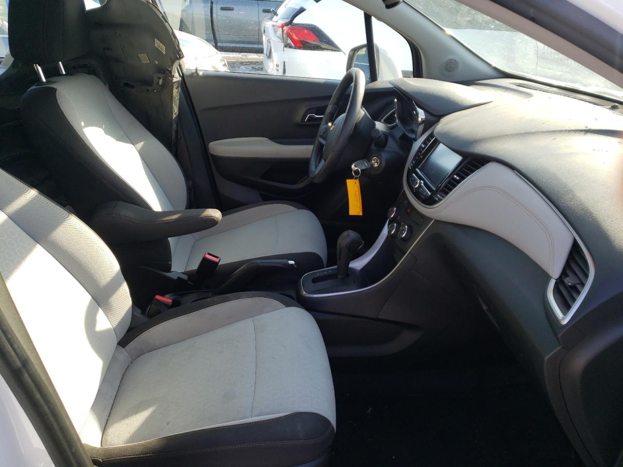 Photo 5 from auction – 2017 CHEVROLET TRAX LS with VIN KL7CJKSBXHB165765