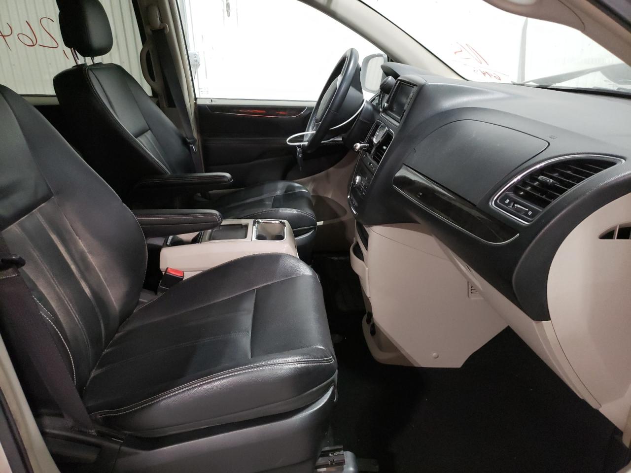 Photo 5 from auction – 2014 CHRYSLER TOWN & COU with VIN 2C4RC1BG3ER306945