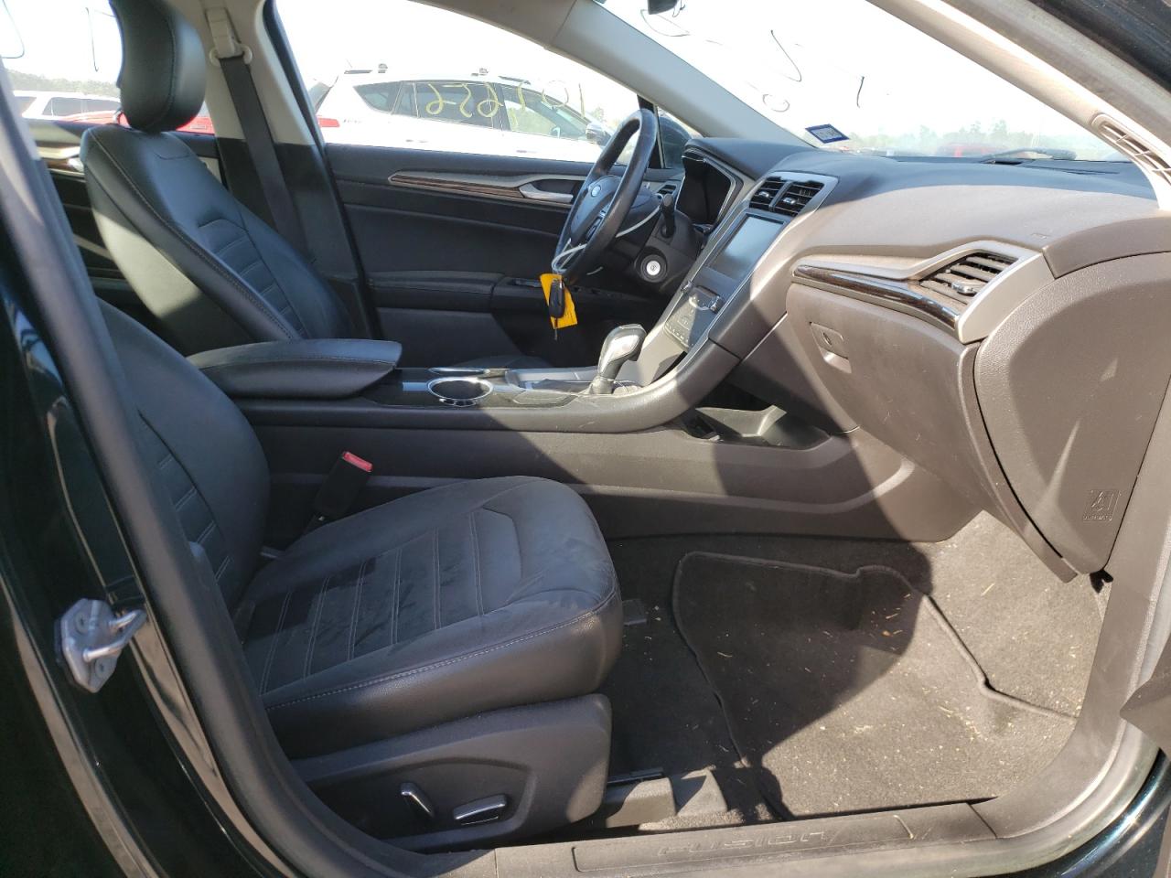 Photo 5 from auction – 2014 FORD FUSION SE with VIN 3FA6P0HD4ER141678