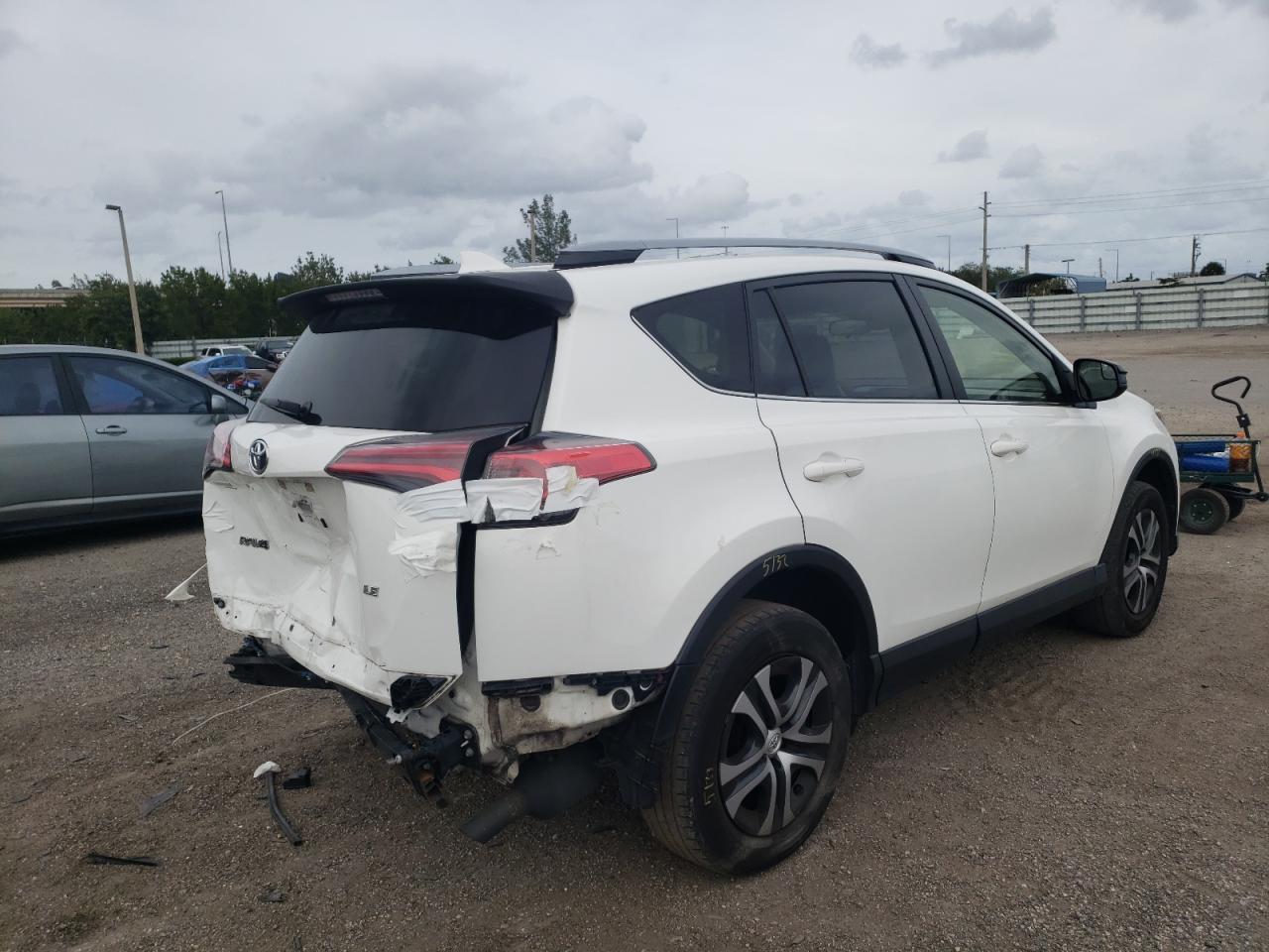 Photo 4 from auction – 2017 TOYOTA RAV4 LE with VIN JTMZFREVXHJ136544