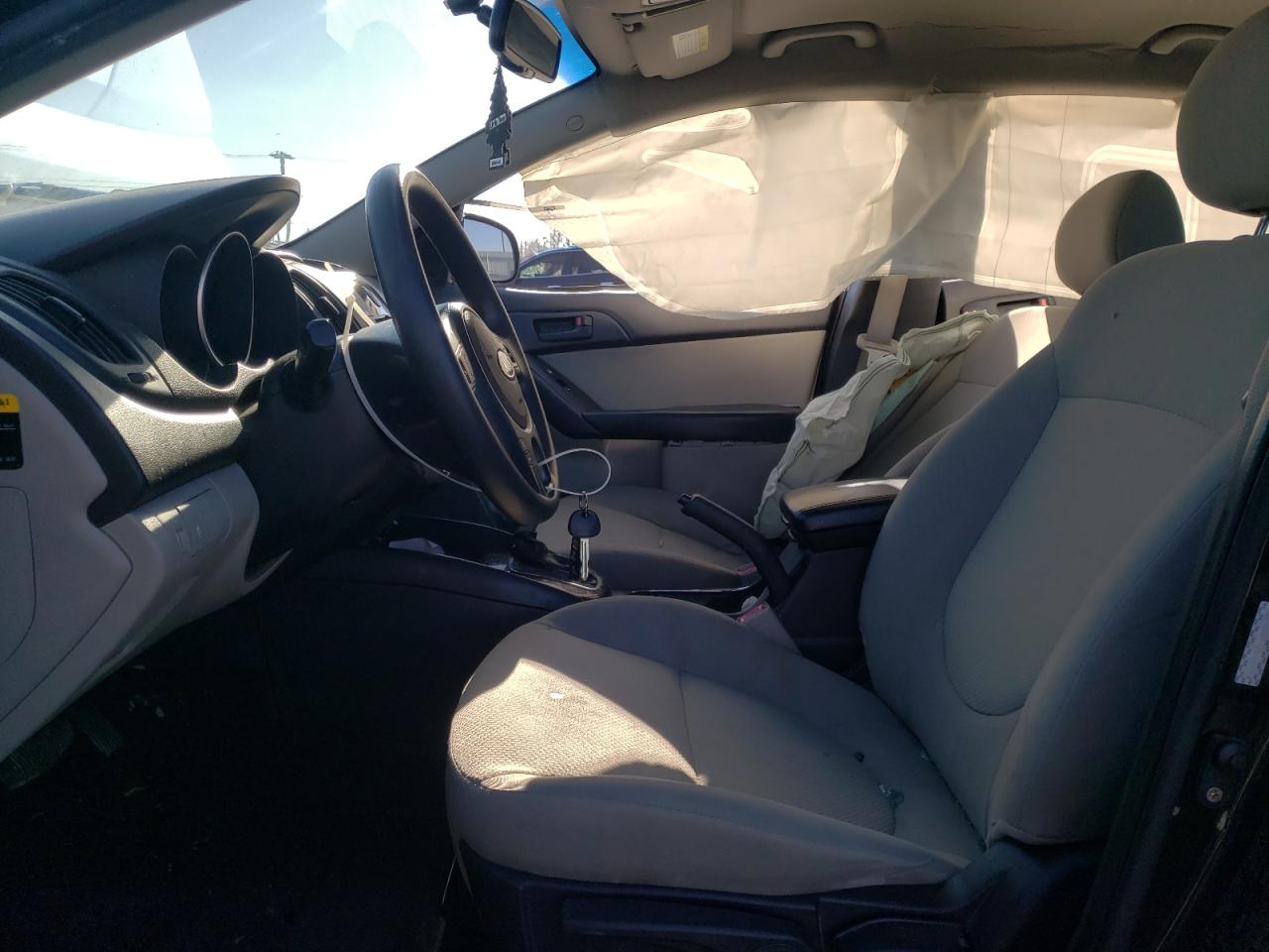 Photo 5 from auction – 2012 KIA FORTE EX with VIN KNAFU4A25C5645334