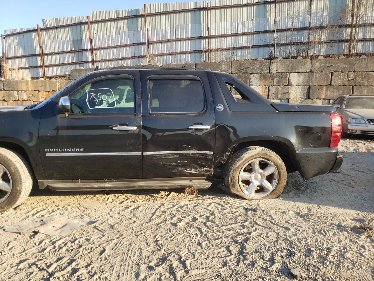 Photo 9 from auction – 2013 CHEVROLET AVALANCHE with VIN 3GNMCGE05DG351876