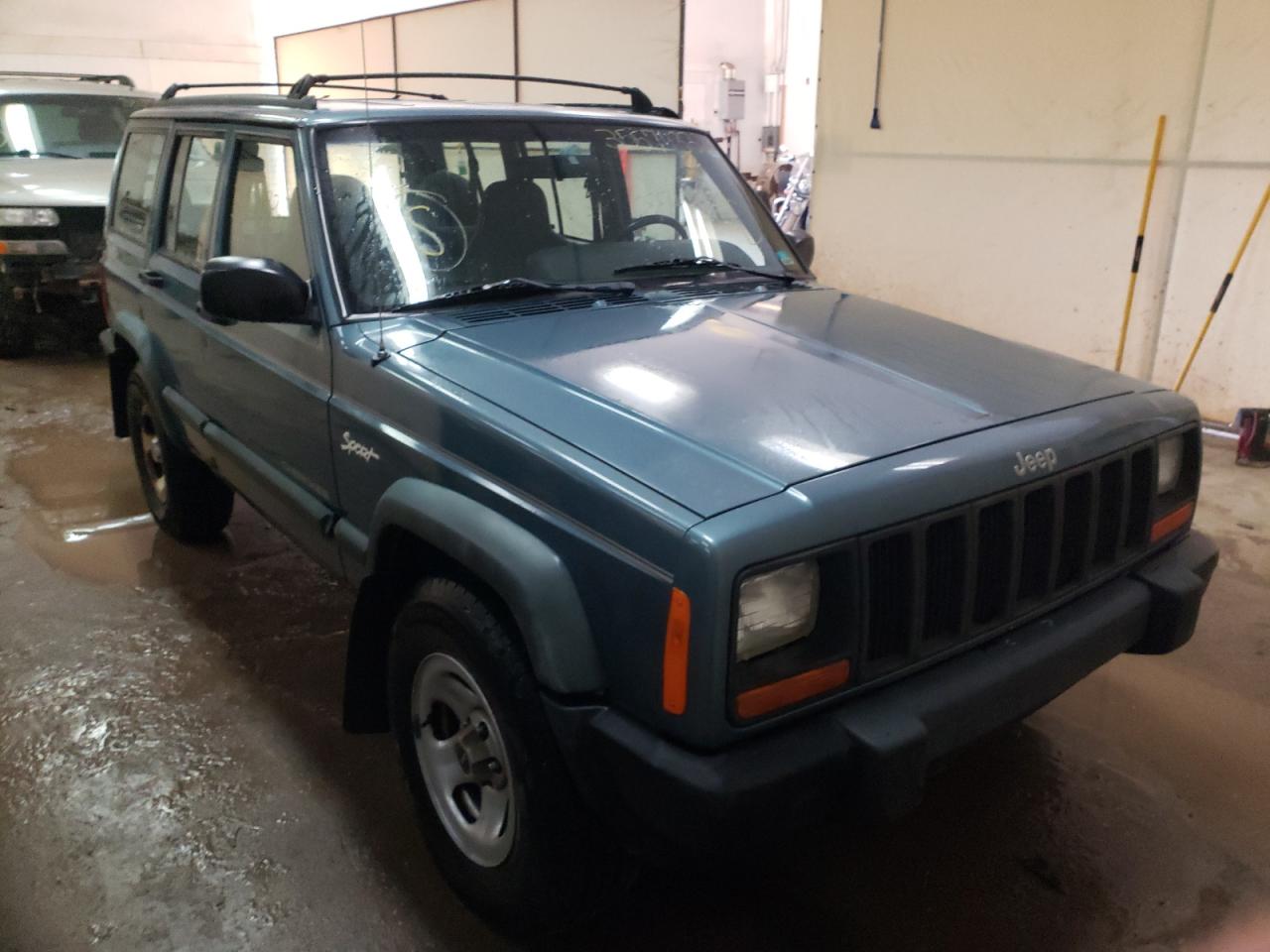 JEEP CHEROKEE S 1998 with VIN 1J4FJ68S0WL253000 - Photo from auction