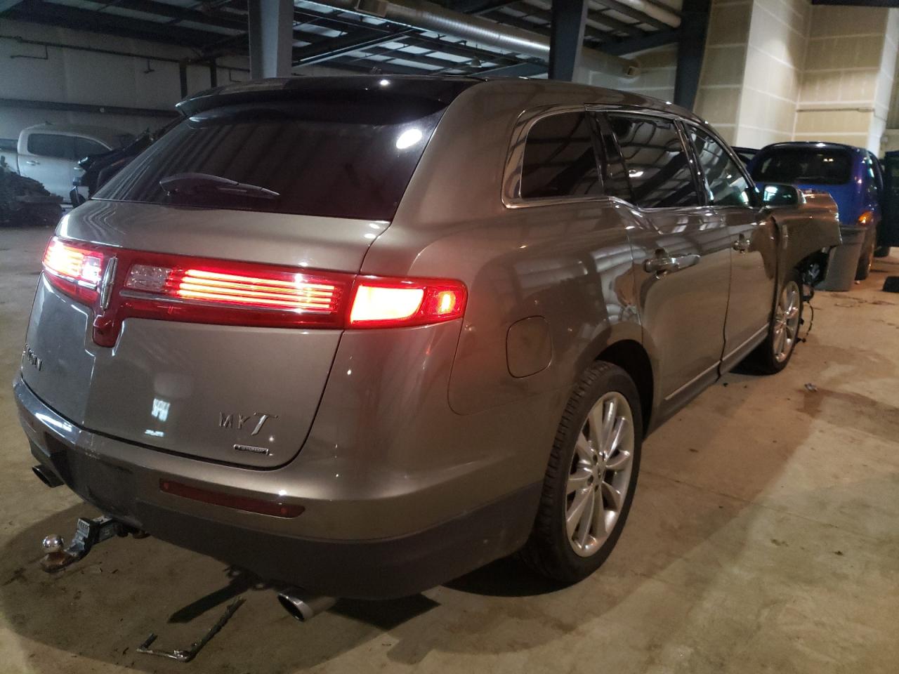 Фото 4 с аукциона – 2012 LINCOLN MKT с VIN 2LMHJ5AT9CBL54866