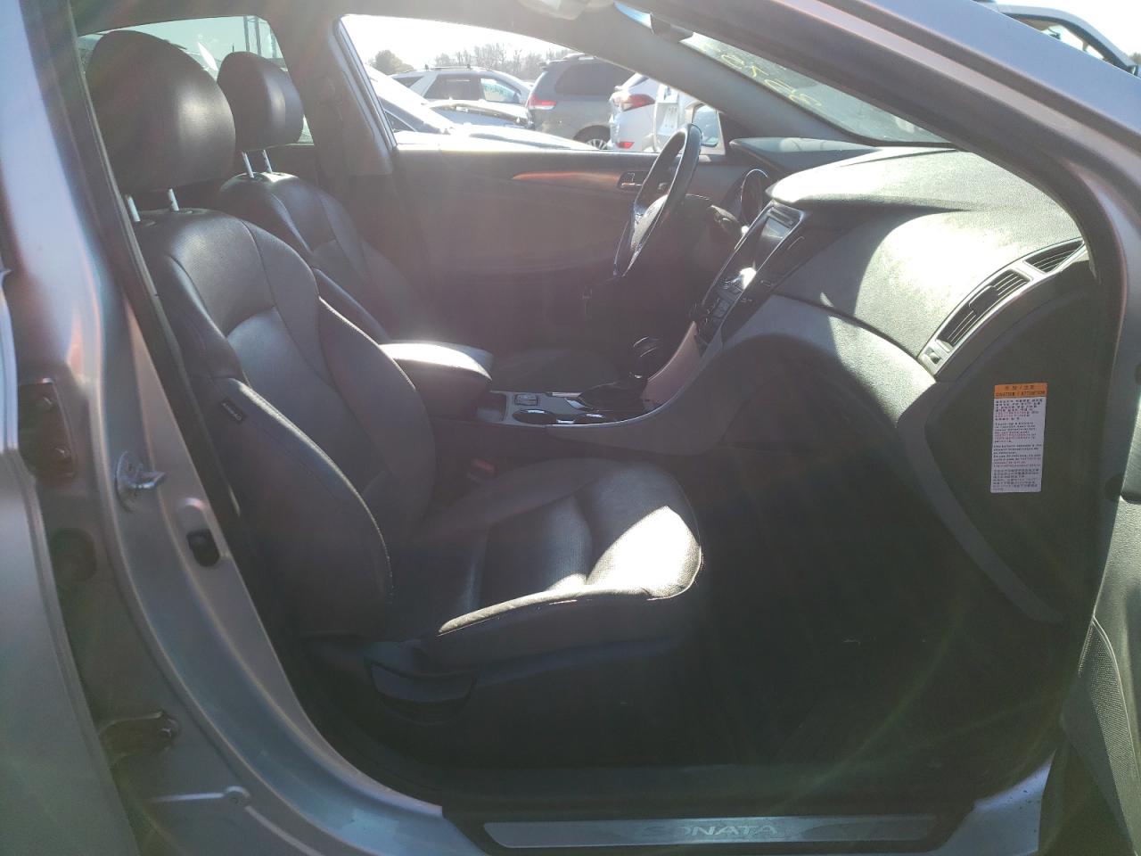 Photo 5 from auction – 2013 HYUNDAI SONATA HYB with VIN KMHEC4A42DA094951