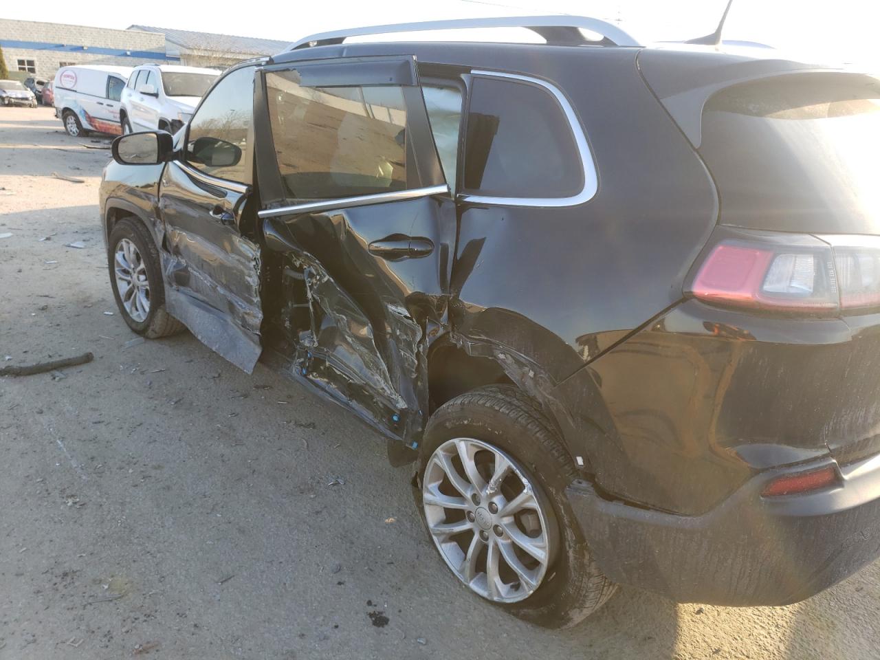 Photo 9 from auction – 2019 JEEP CHEROKEE L with VIN 1C4PJLCB3KD296976