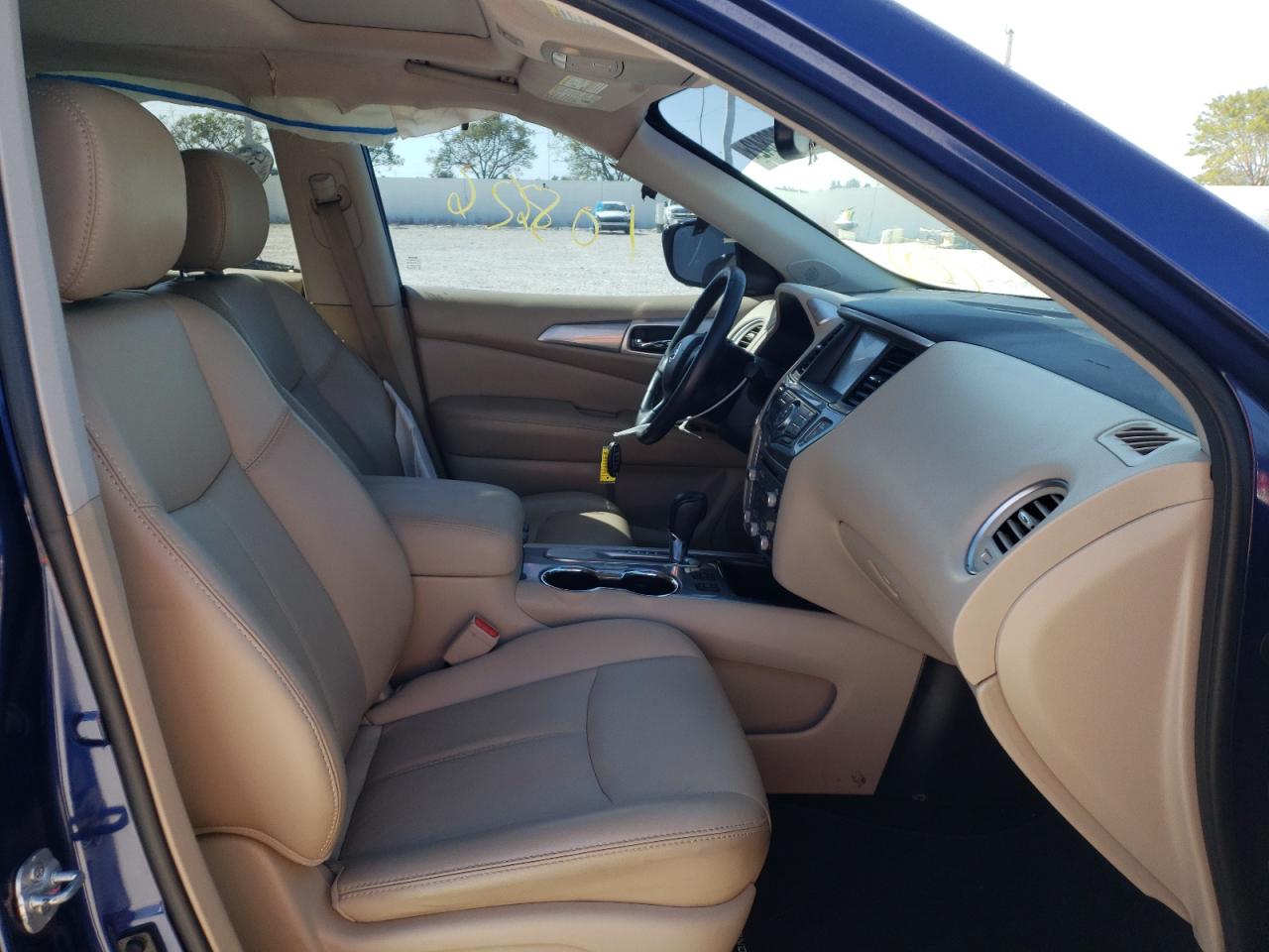 Photo 5 from auction – 2017 NISSAN PATHFINDER with VIN 5N1DR2MN1HC605806