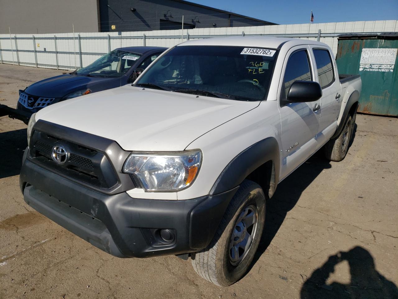 Photo 2 from auction – 2014 TOYOTA TACOMA DOU with VIN 5TFLU4ENXEX103728