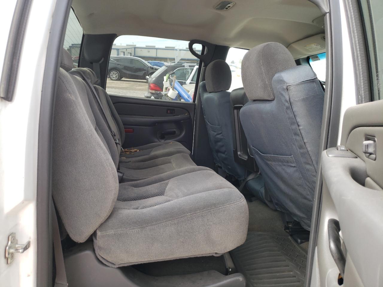 Photo 6 from auction – 2005 CHEVROLET SILVERADO with VIN 1GCHC23255F905020