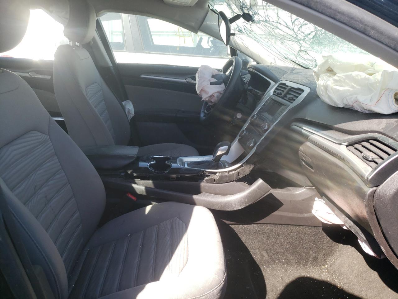Photo 5 from auction – 2016 FORD FUSION S with VIN 3FA6P0G70GR227620