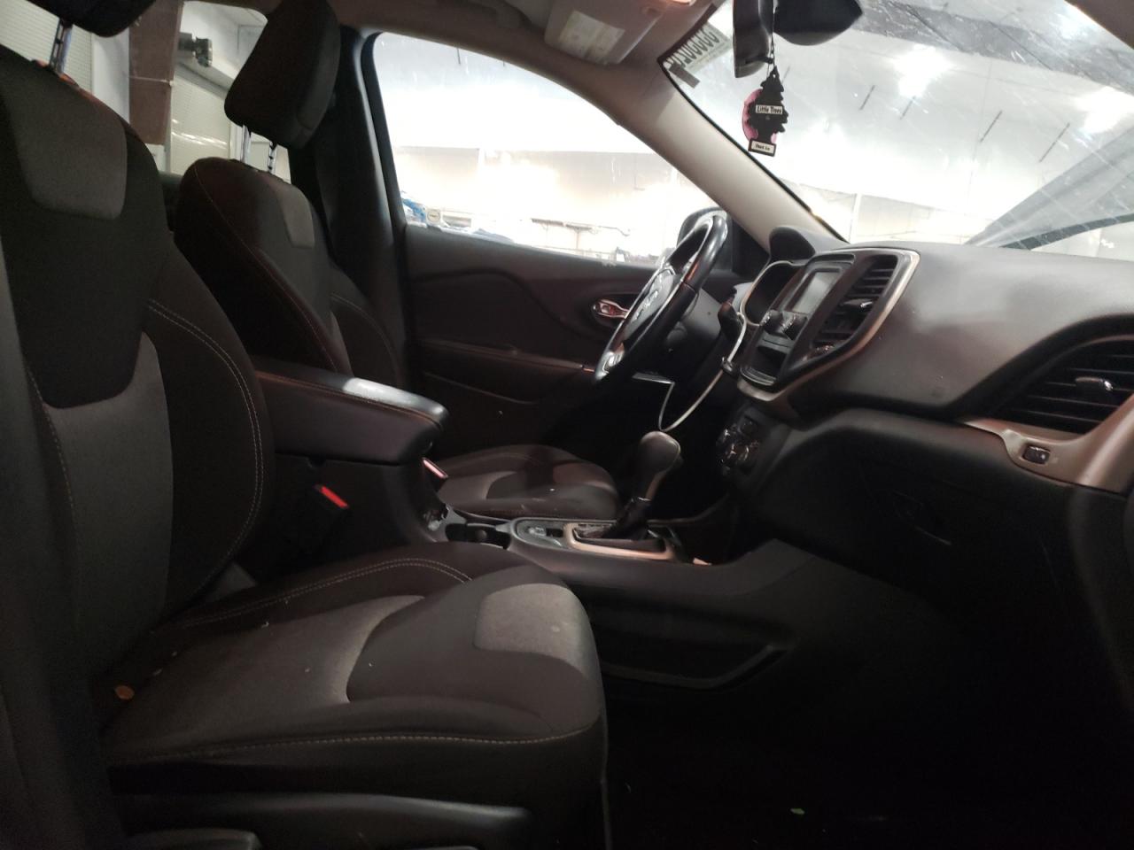 Photo 5 from auction – 2016 JEEP CHEROKEE S with VIN 1C4PJLAB5GW329667