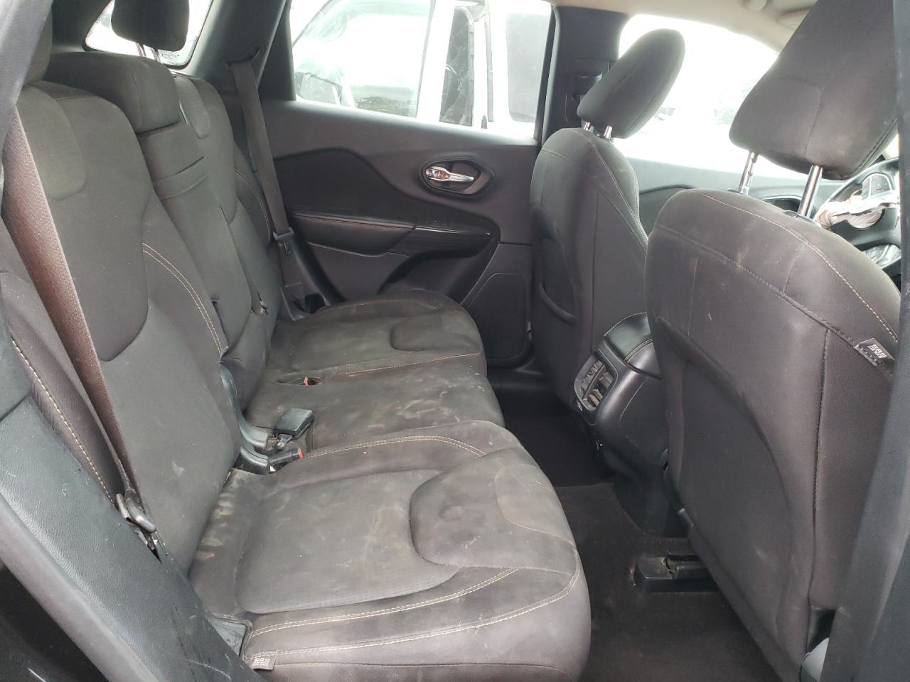 Photo 6 from auction – 2017 JEEP CHEROKEE L with VIN 1C4PJLCB3HW523306