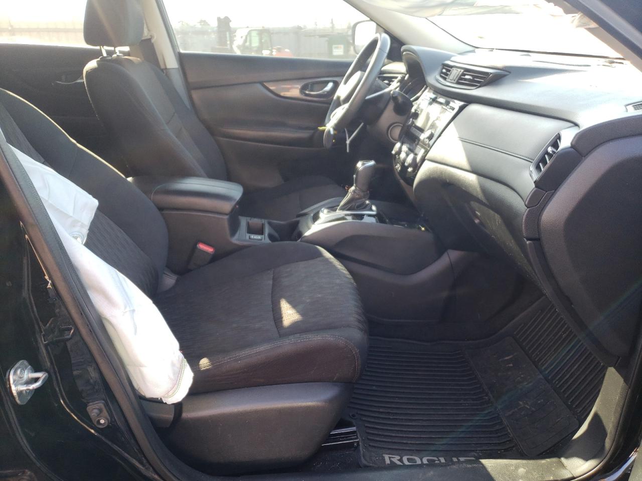 Photo 5 from auction – 2017 NISSAN ROGUE S with VIN 5N1AT2MT3HC823863