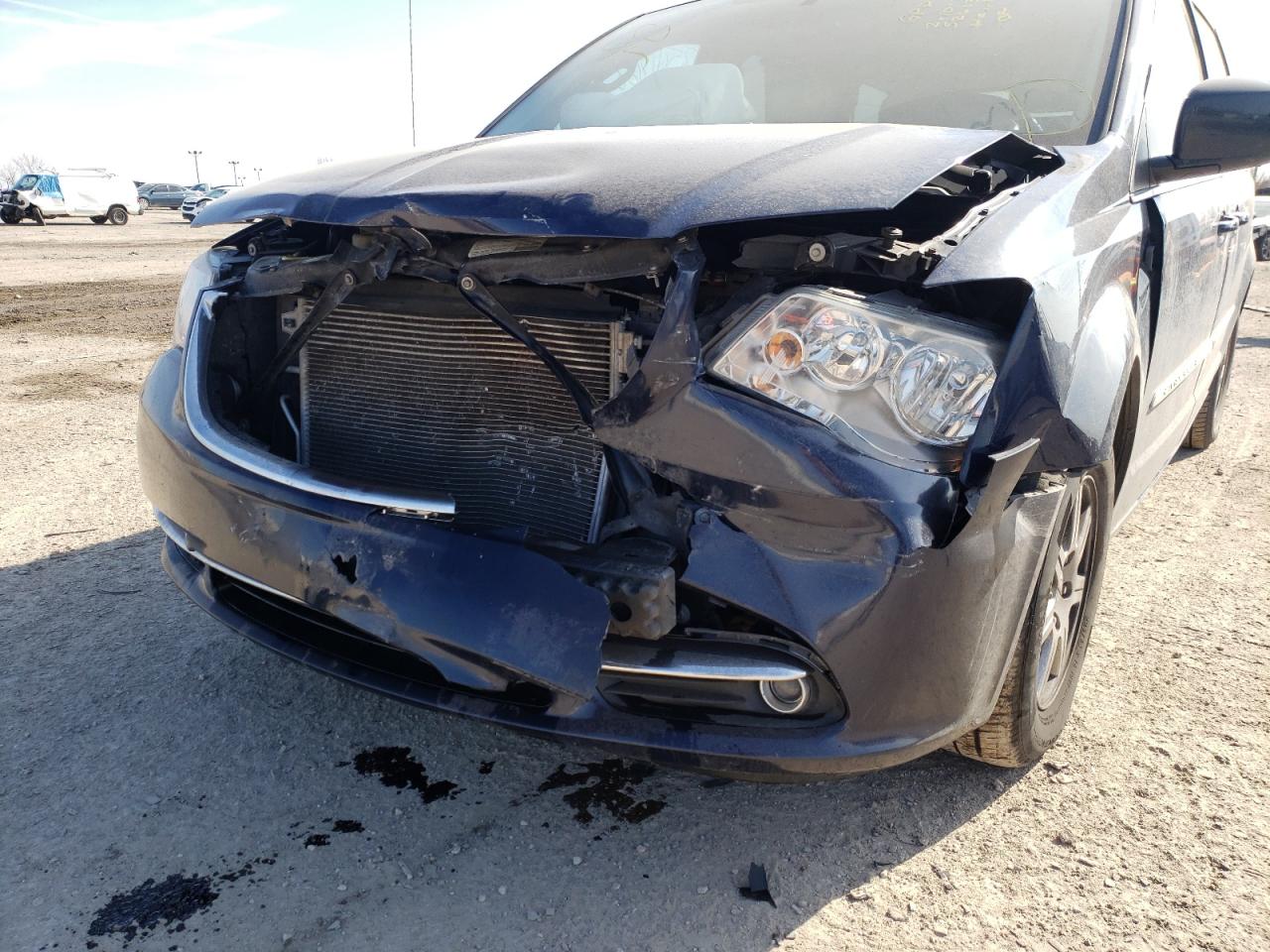 Photo 9 from auction – 2013 CHRYSLER TOWN & COU with VIN 2C4RC1BG5DR526134